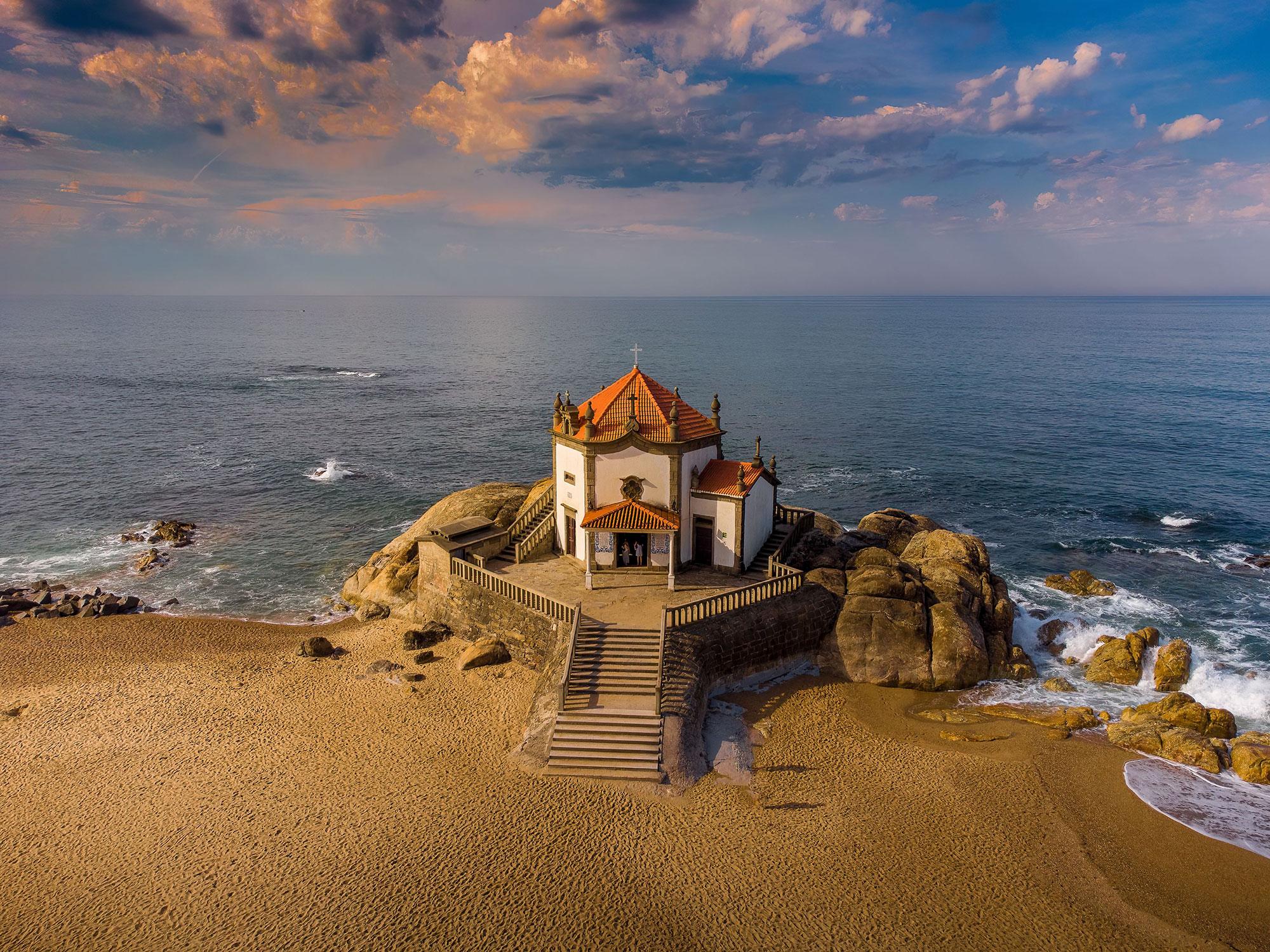 Aveiro, Costa Nova & Senhor da Pedra Chapel Day Trip from Porto