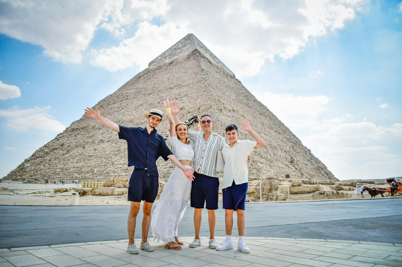 Cairo Pyramids & Museum Day Trip from Hurghada