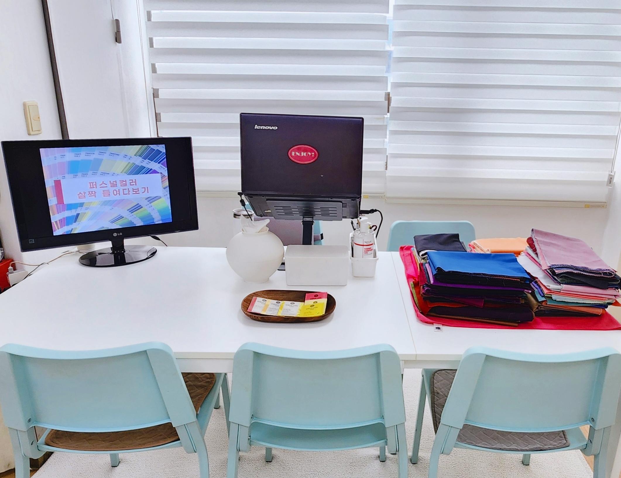 Hongdae: K-beauty Personal Color Analysis by 9-Year Expert — Seoul K-beauty experience photo 2