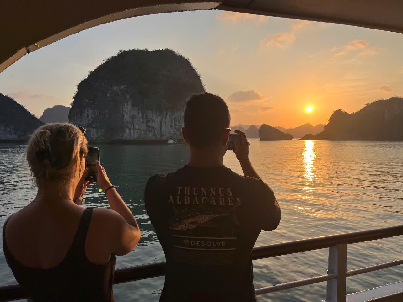 Ha Long Bay Full-Day Cruise from Hanoi: Caves, Kayaking & Sunset Party