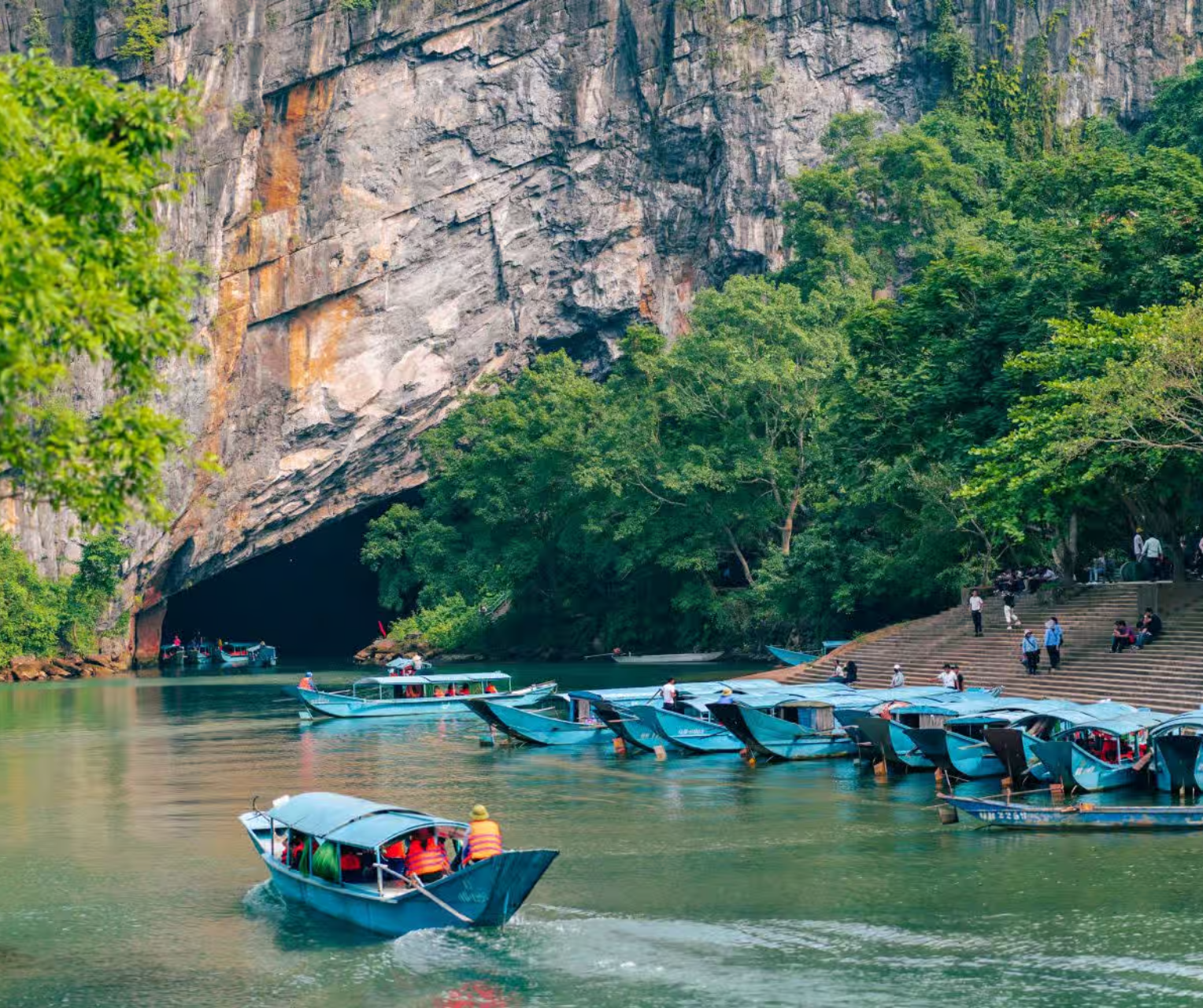 Phong Nha Cave boat tour Son River dragon boat and Paradise Cave karst — image 17