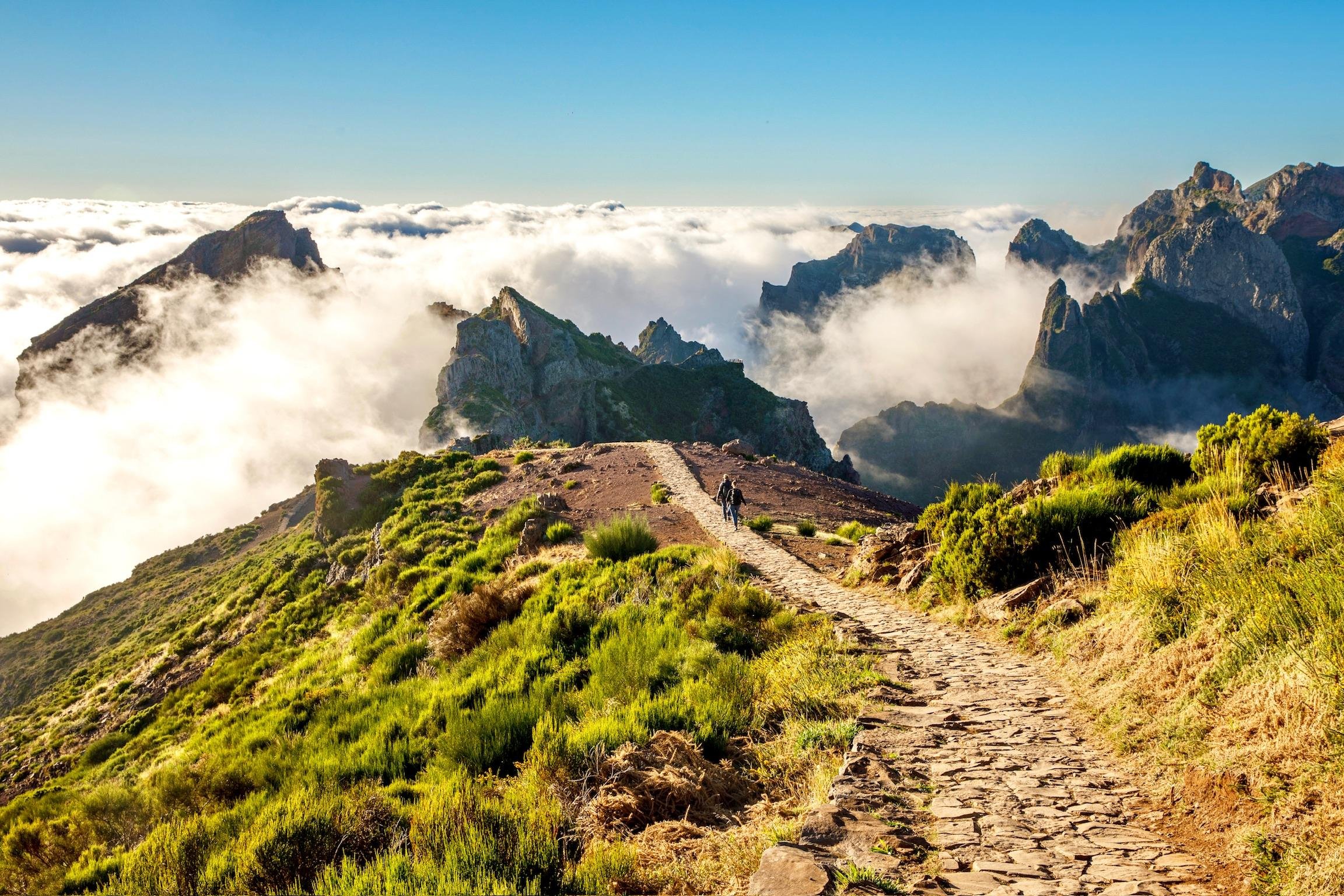 Madeira: Sunrise Hike Transfer to Pico do Arieiro (PR1)