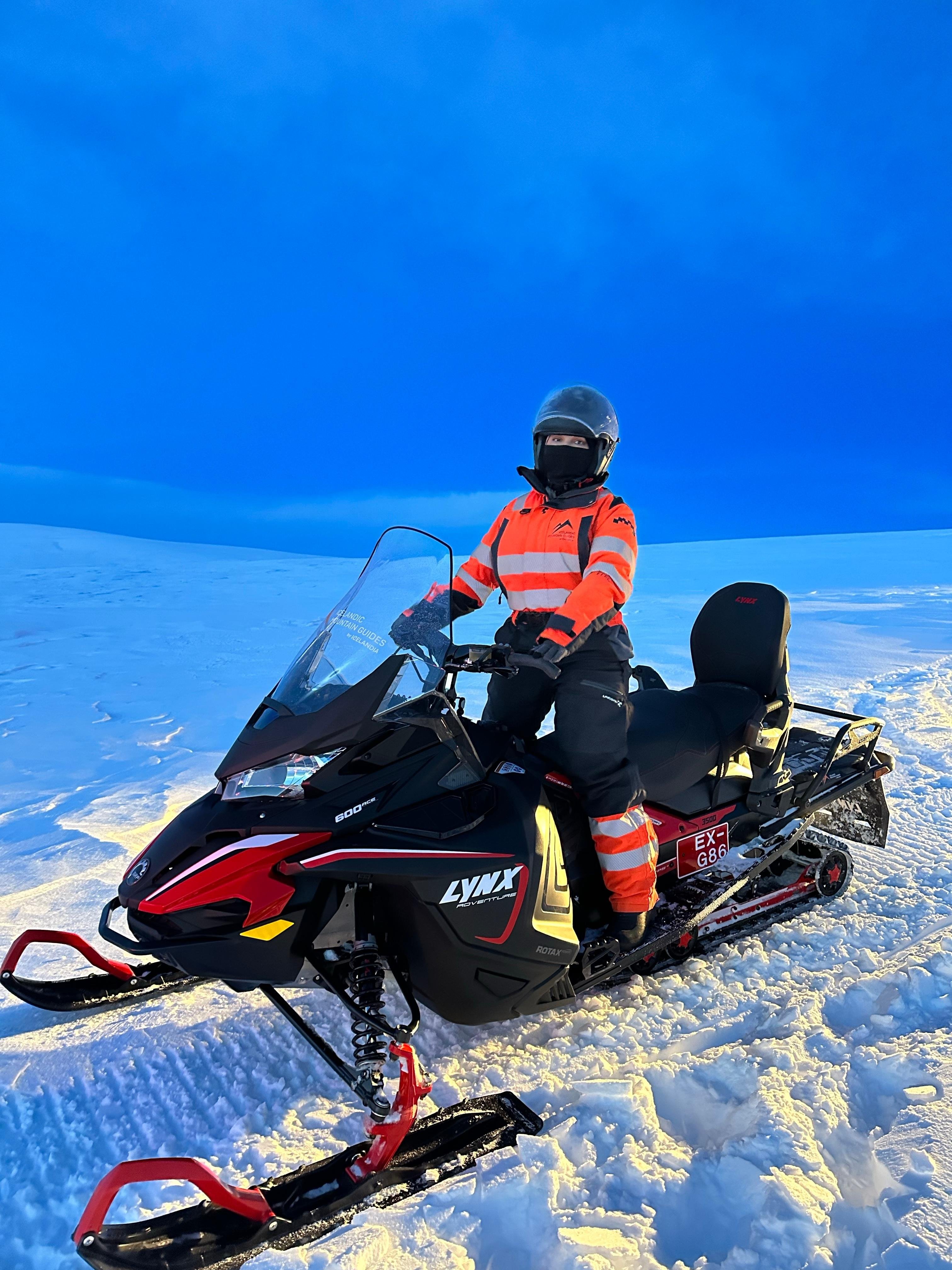 Super Jeep Golden Circle & Langjökull Glacier Snowmobile Expedition