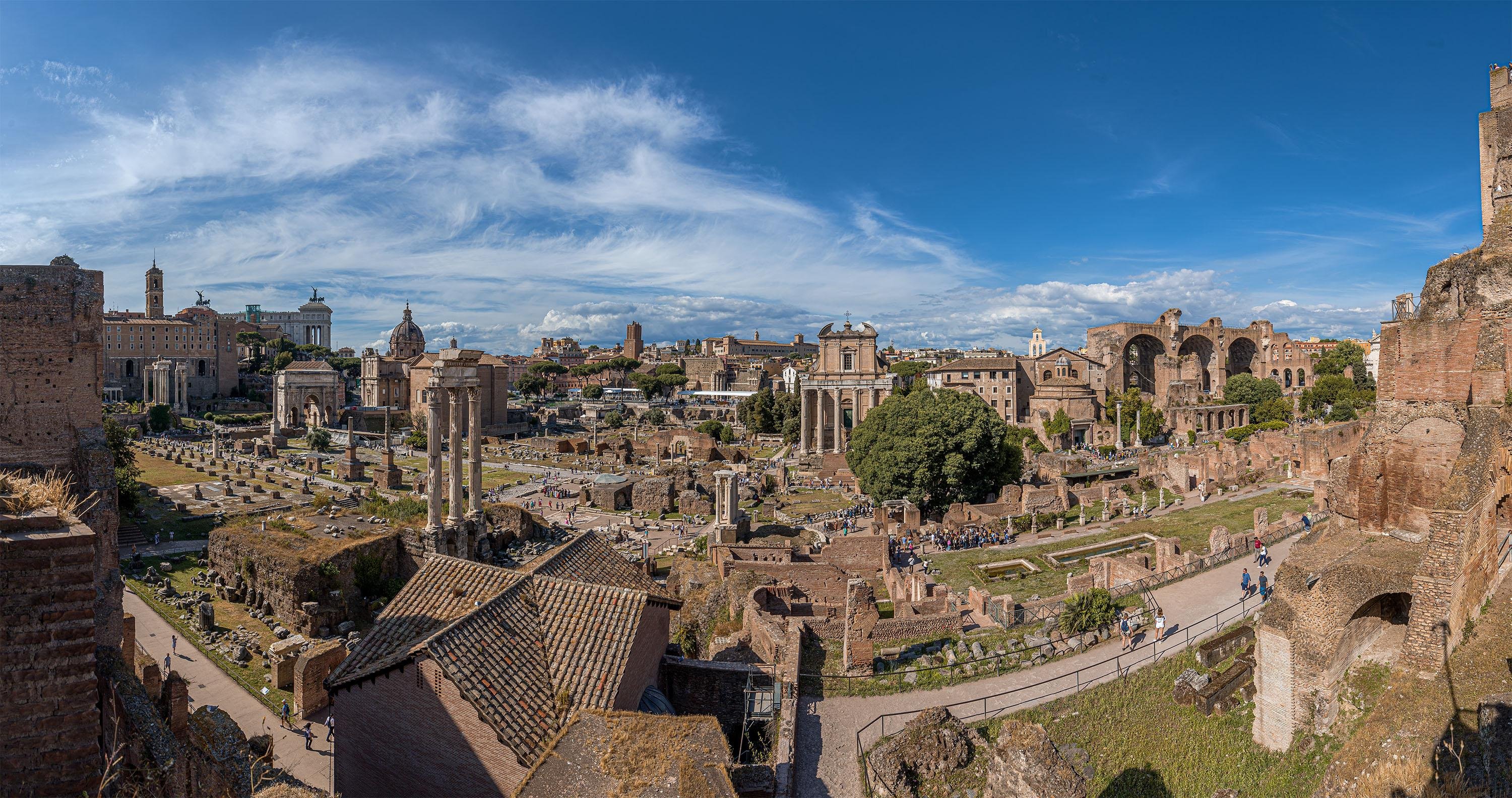 Private Archaeological Colosseum & Forum Tour
