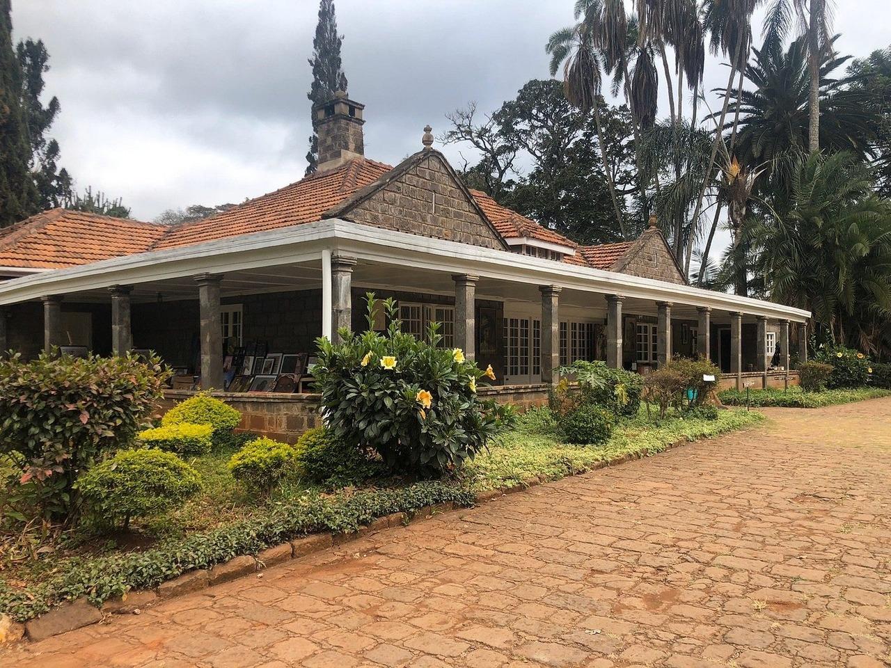 Nairobi Karen Blixen Museum & Giraffe Centre Half-Day Tour