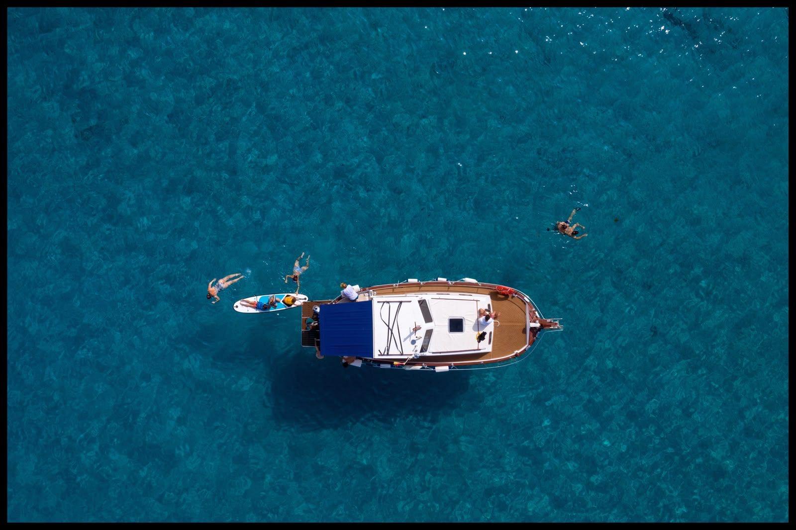 Menorca boat tour — turquoise calas and coastline from the water — image 19