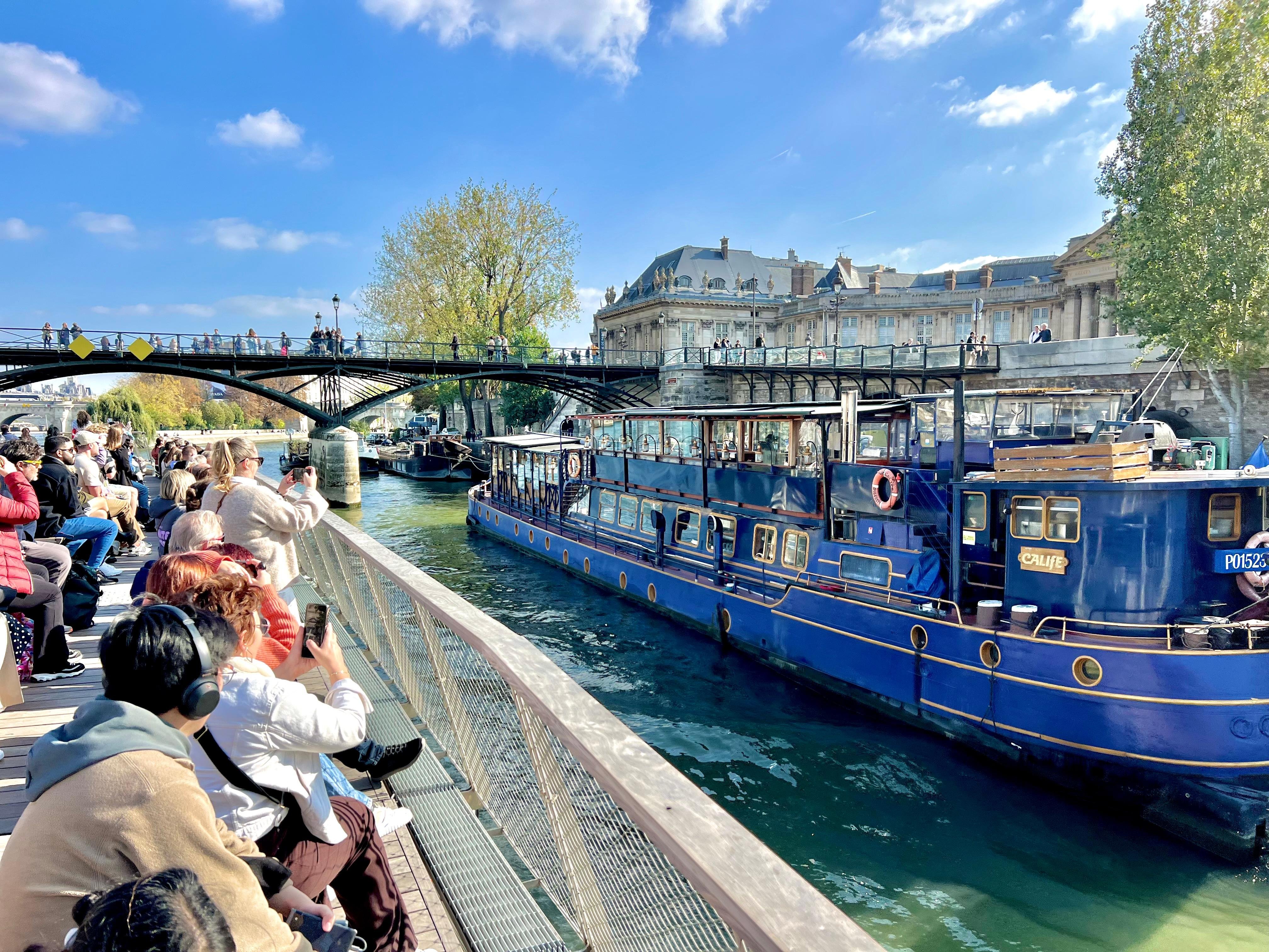 Paris: Eiffel Tower Seine Cruise & Crêpe Tasting