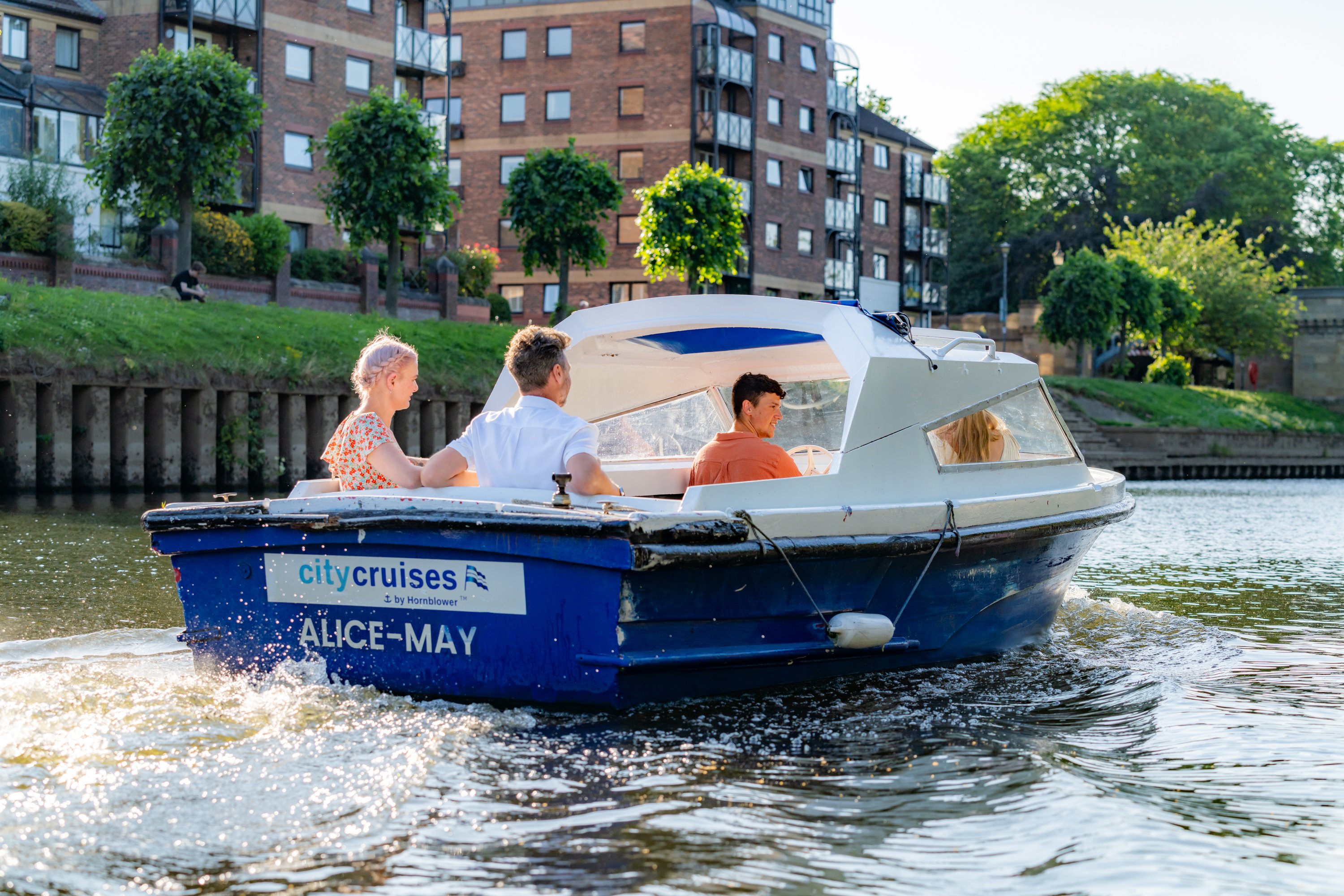 York River Boat Hire - Captain Your Own Vessel