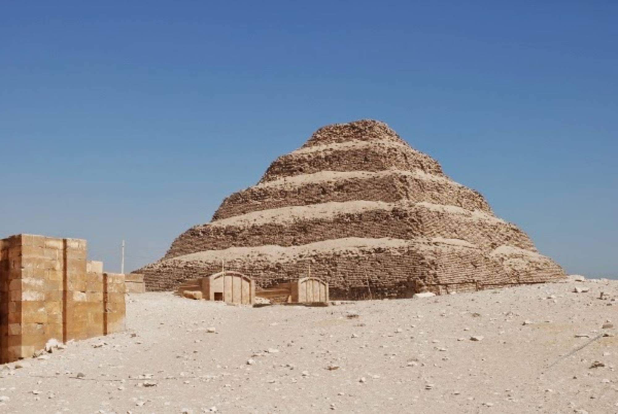 Cairo: Pyramids, Sakkara & Memphis Full-Day Expedition