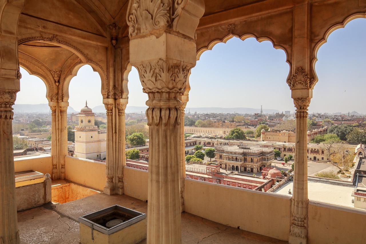 Jaipur Private Tour: Amber Fort, Panna Meena Stepwell & Jal Mahal
