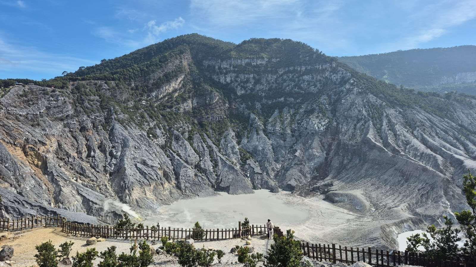 Tangkuban Perahu Volcano & Bandung Culture Day Trip