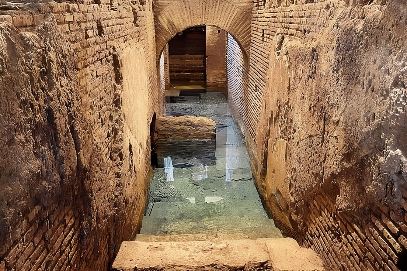 Underground Rome: Trevi Fountain & Ancient Aqueduct Tour