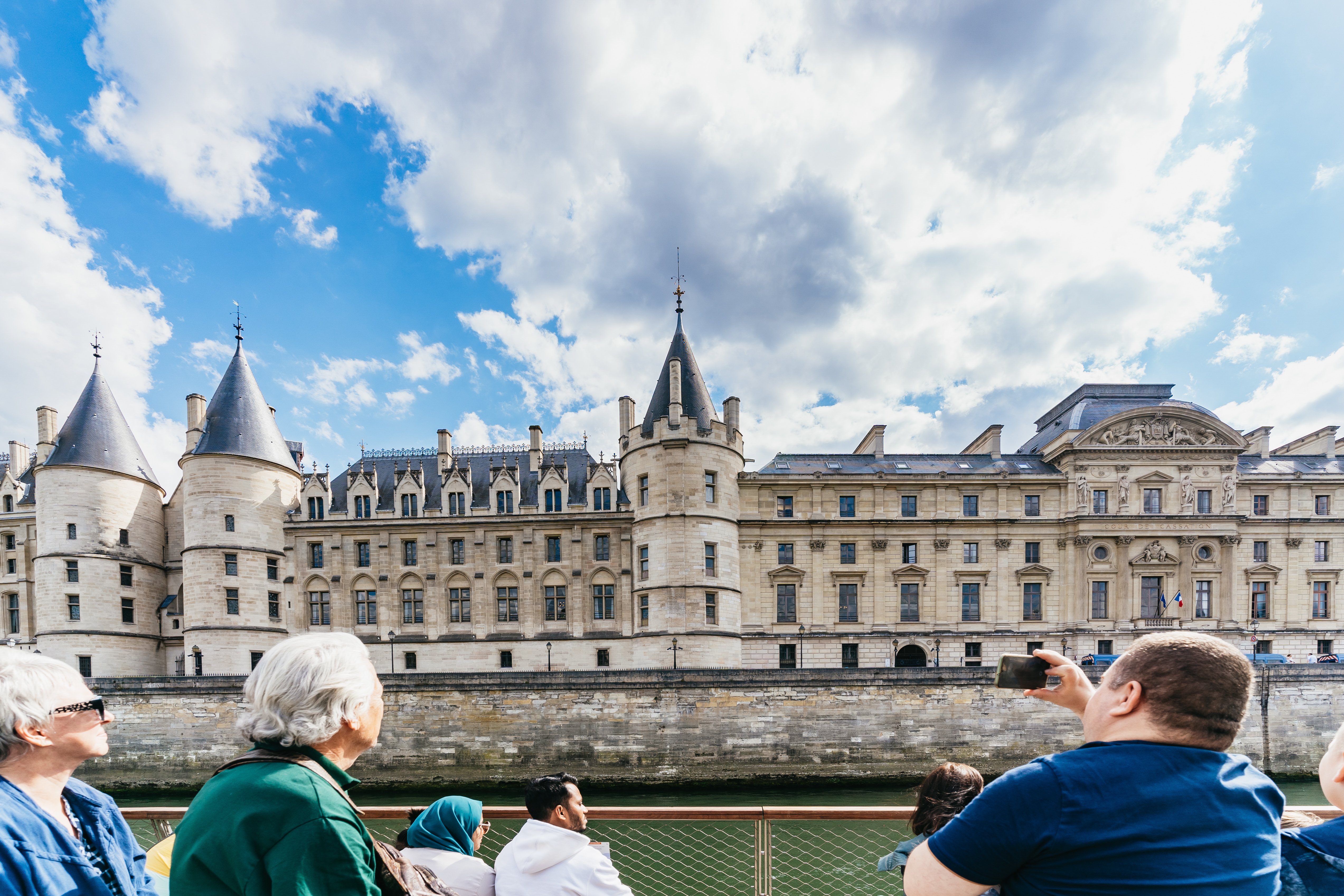 Paris: 1-Hour Seine River Sightseeing Cruise from the Eiffel Tower