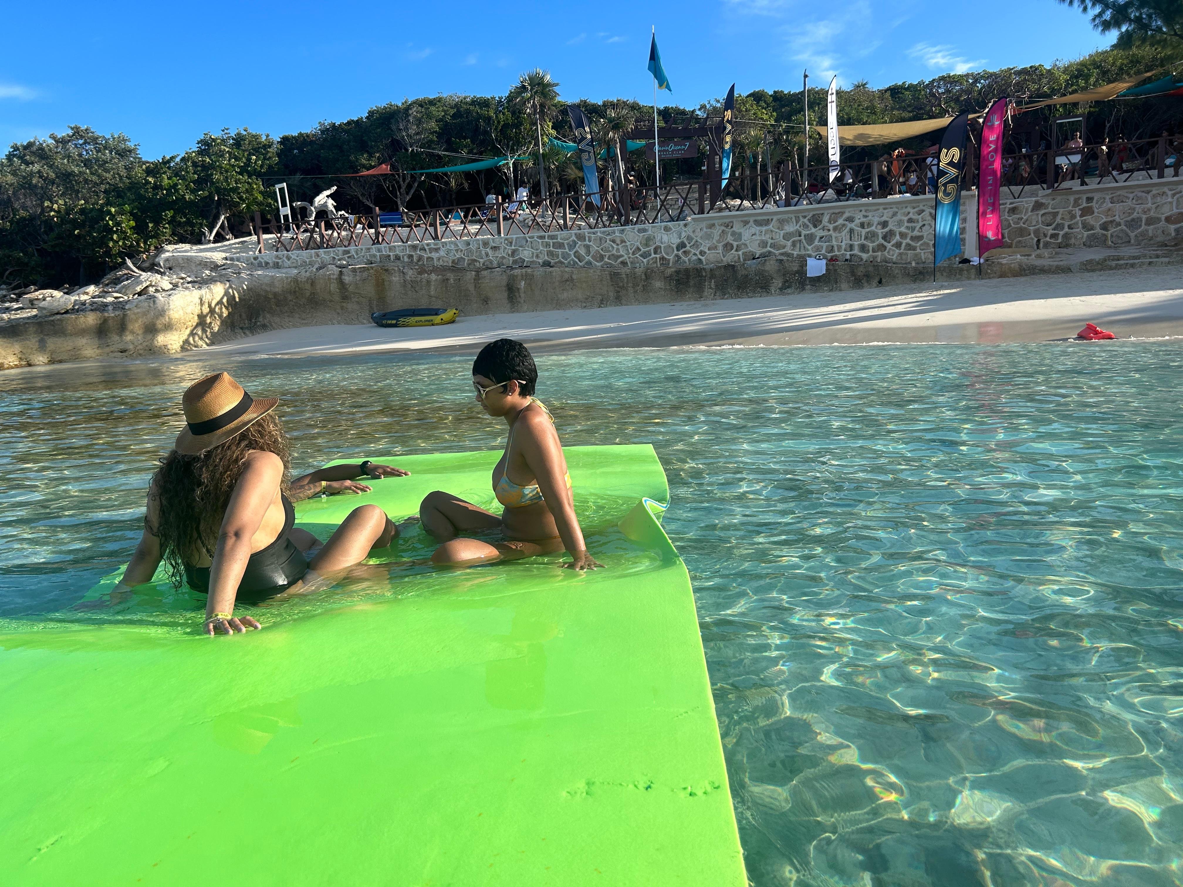 Nassau Powerboat Adventure: Snorkeling, Green Cay Turtles & Private Beach Club