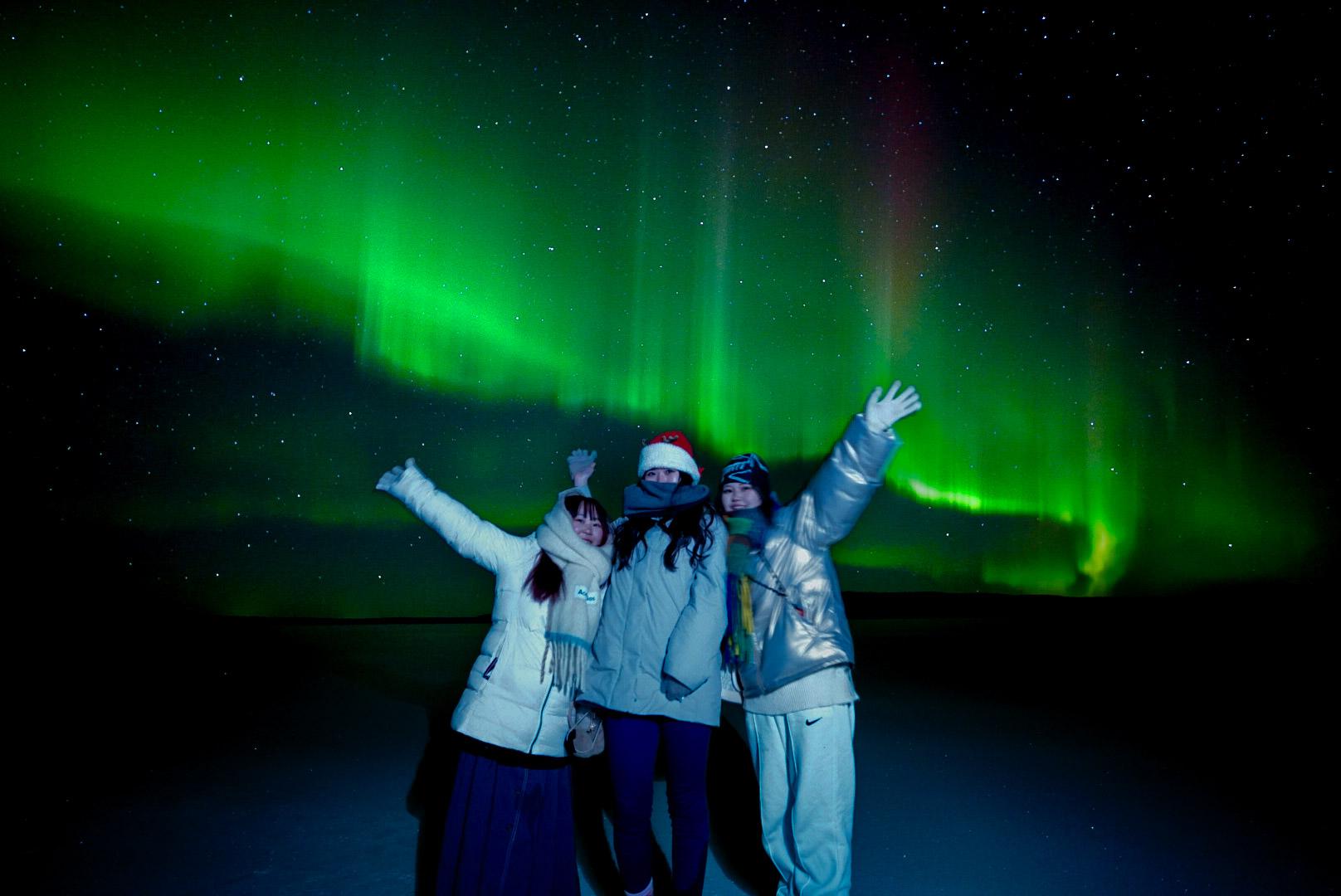 Rovaniemi Aurora Hunt – Expert-Led Northern Lights Chase with Free Photos
