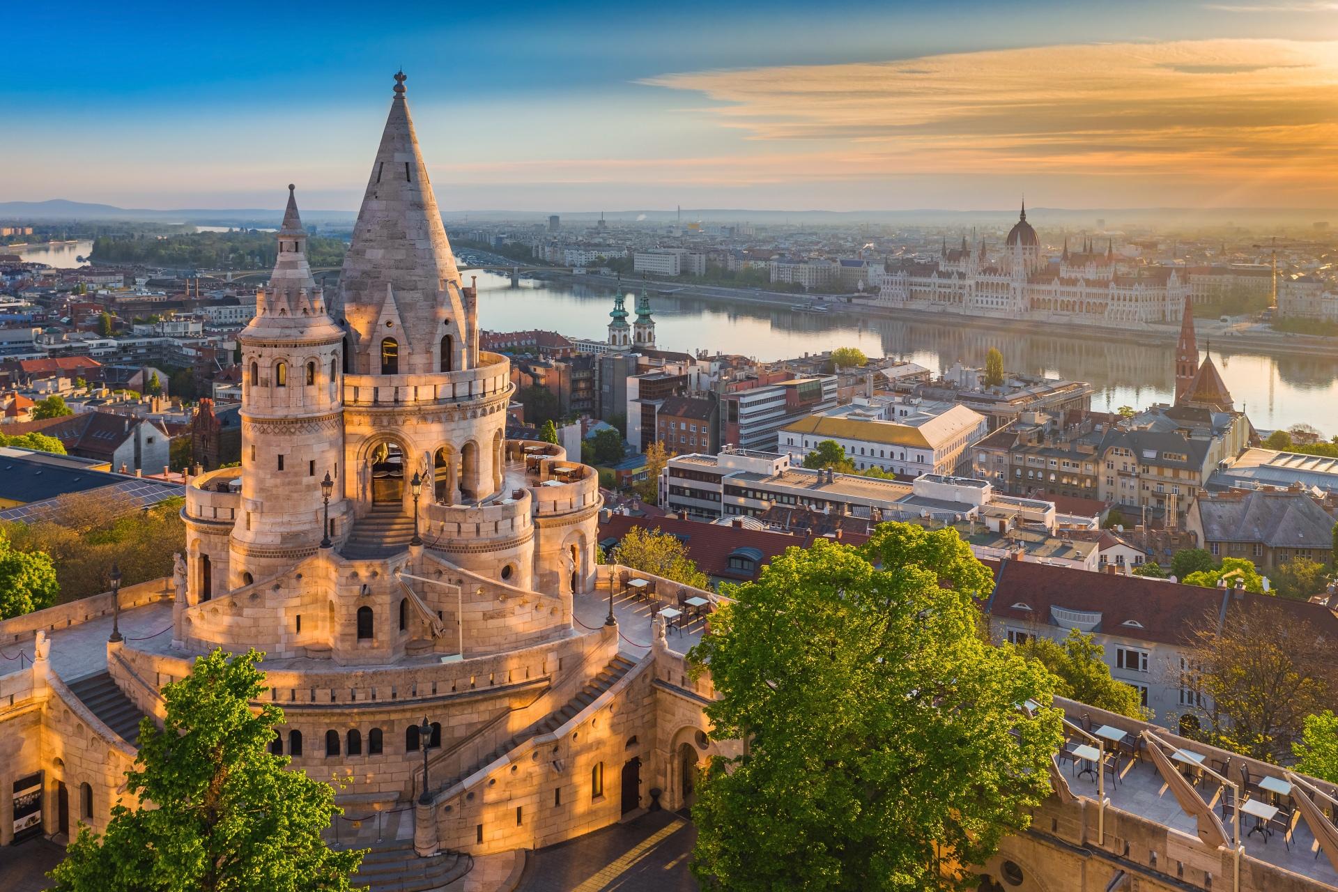 Private Castle District Walking Tour with Matthias Church