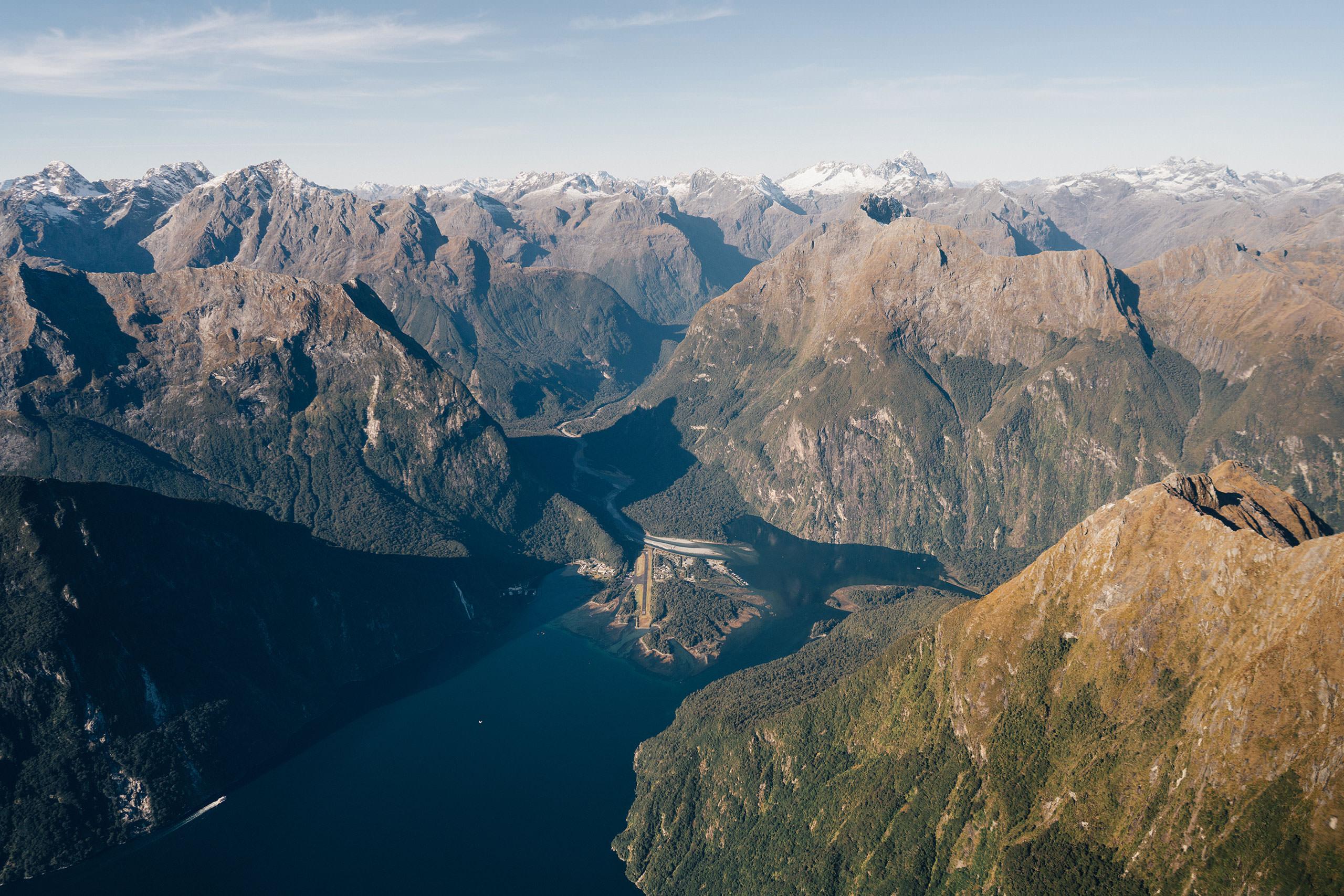 Milford Sound: 1.5-Hour Helicopter Tour with Two Landings