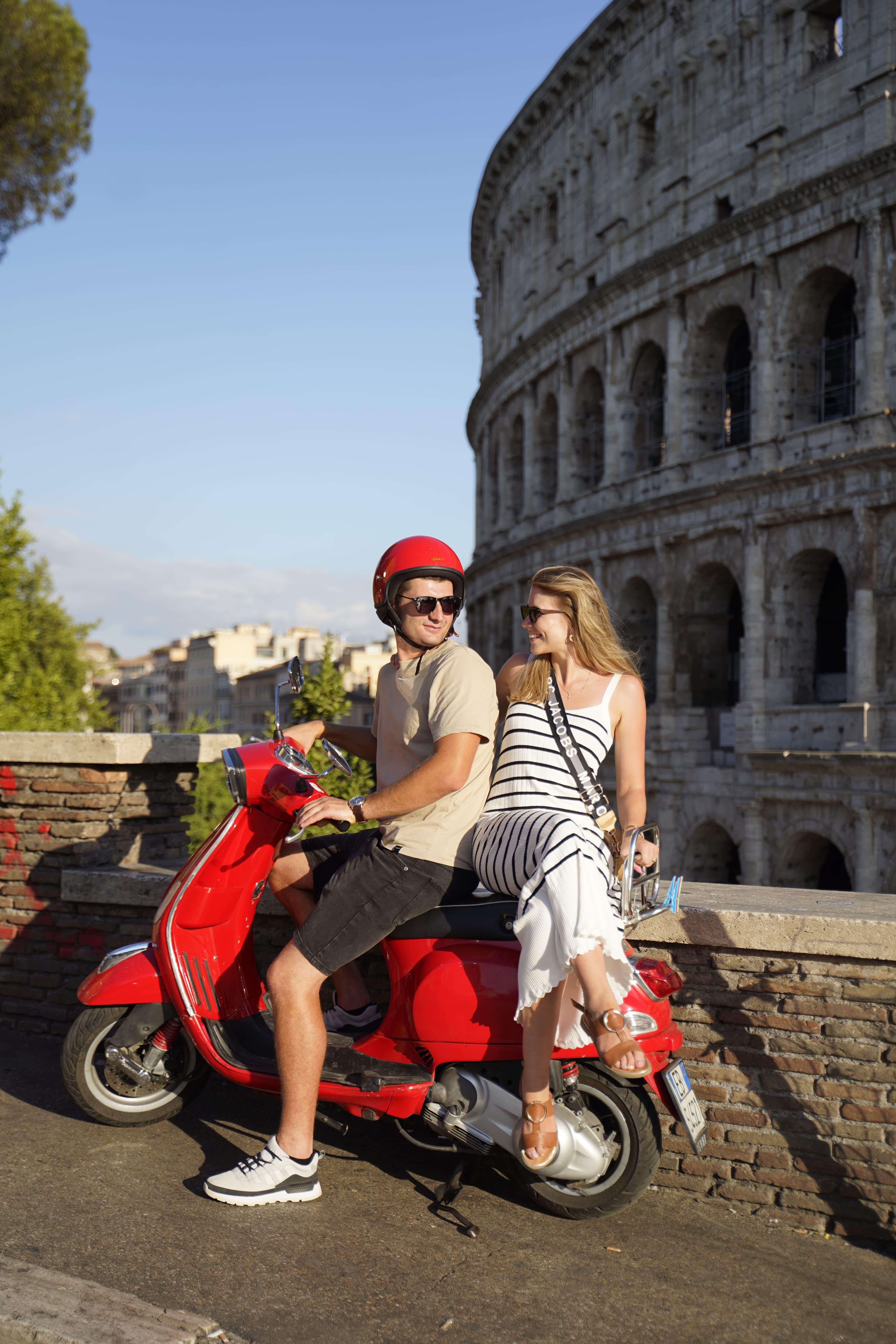 Rome vespa photo tour photoshoot passenger city backdrops — image 28