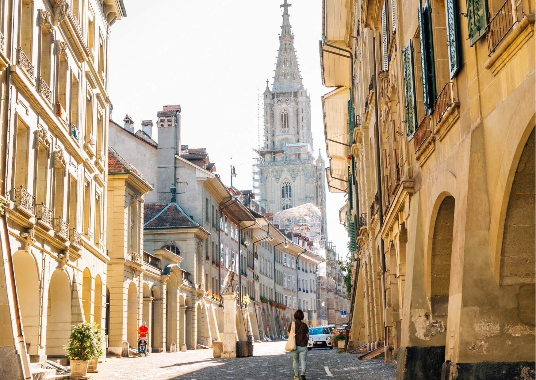 Bern Old Town: Small Group Walking Tour with Local Guide
