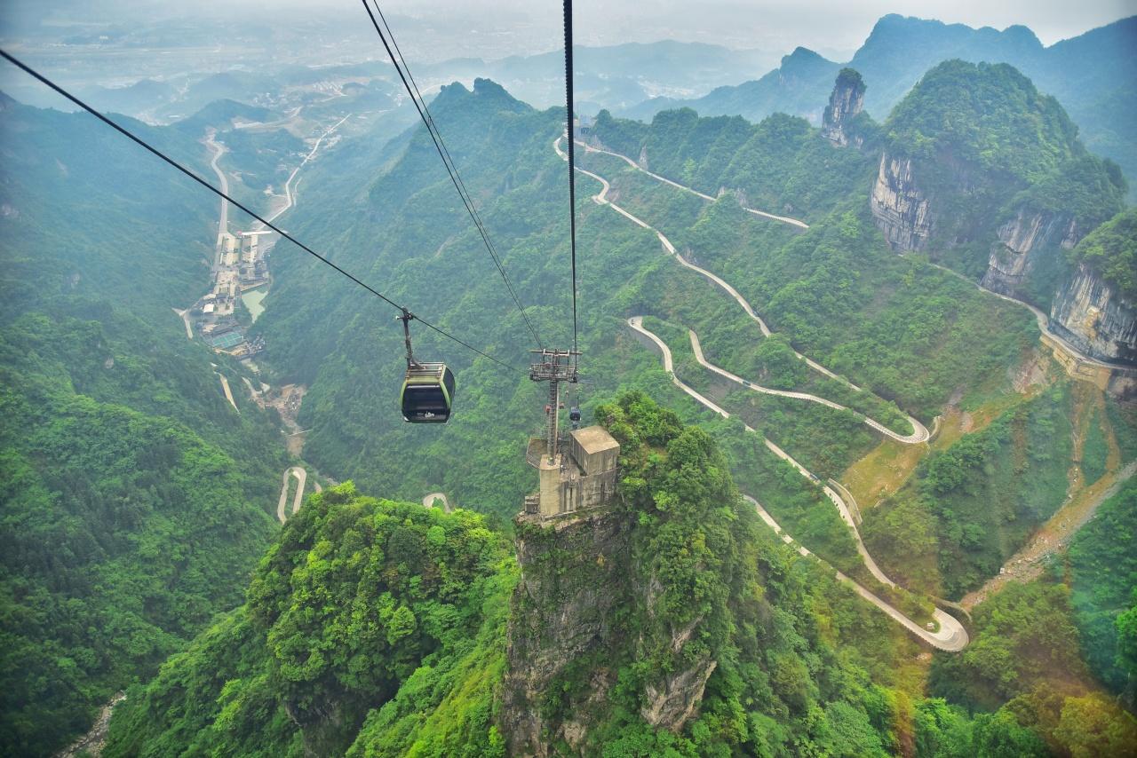 Zhangjiajie Mystical Peaks & Ancient Towns 3-Day Private Tour