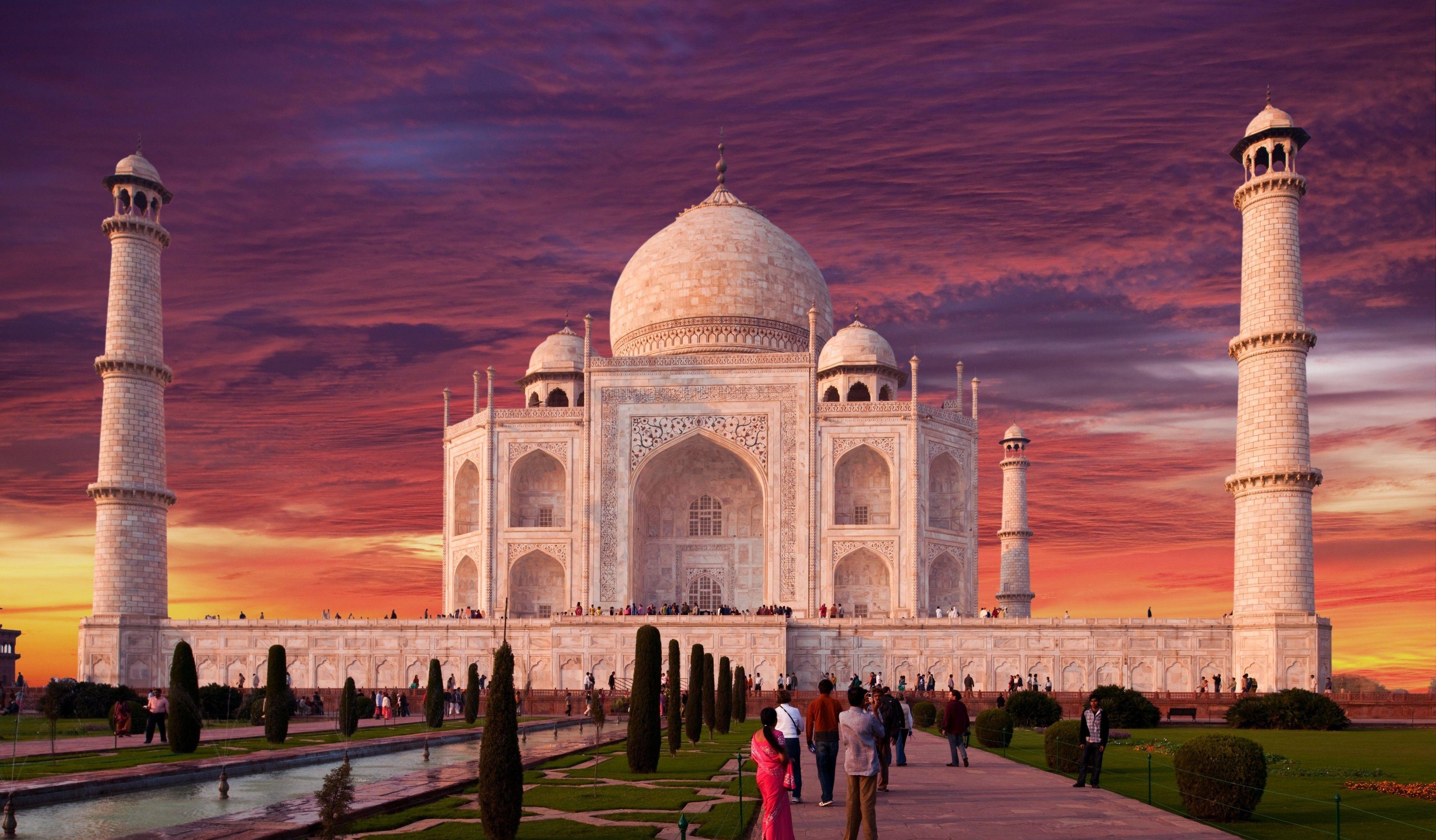 Taj Mahal Sunset Tuk Tuk Tour with Private Guide
