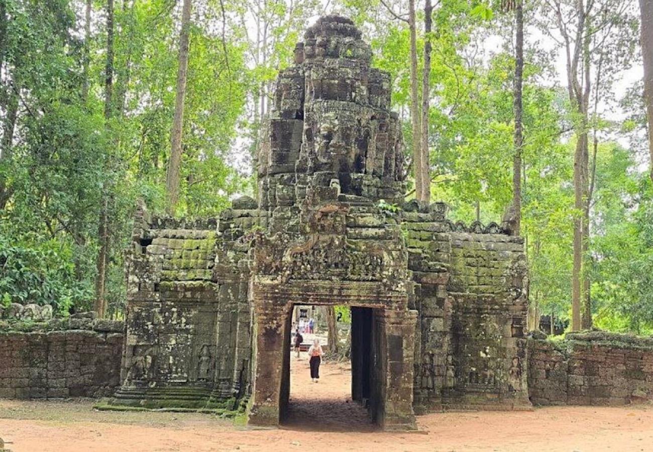 Siem Reap Grand Circuit & Killing Fields Tuk-Tuk Tour
