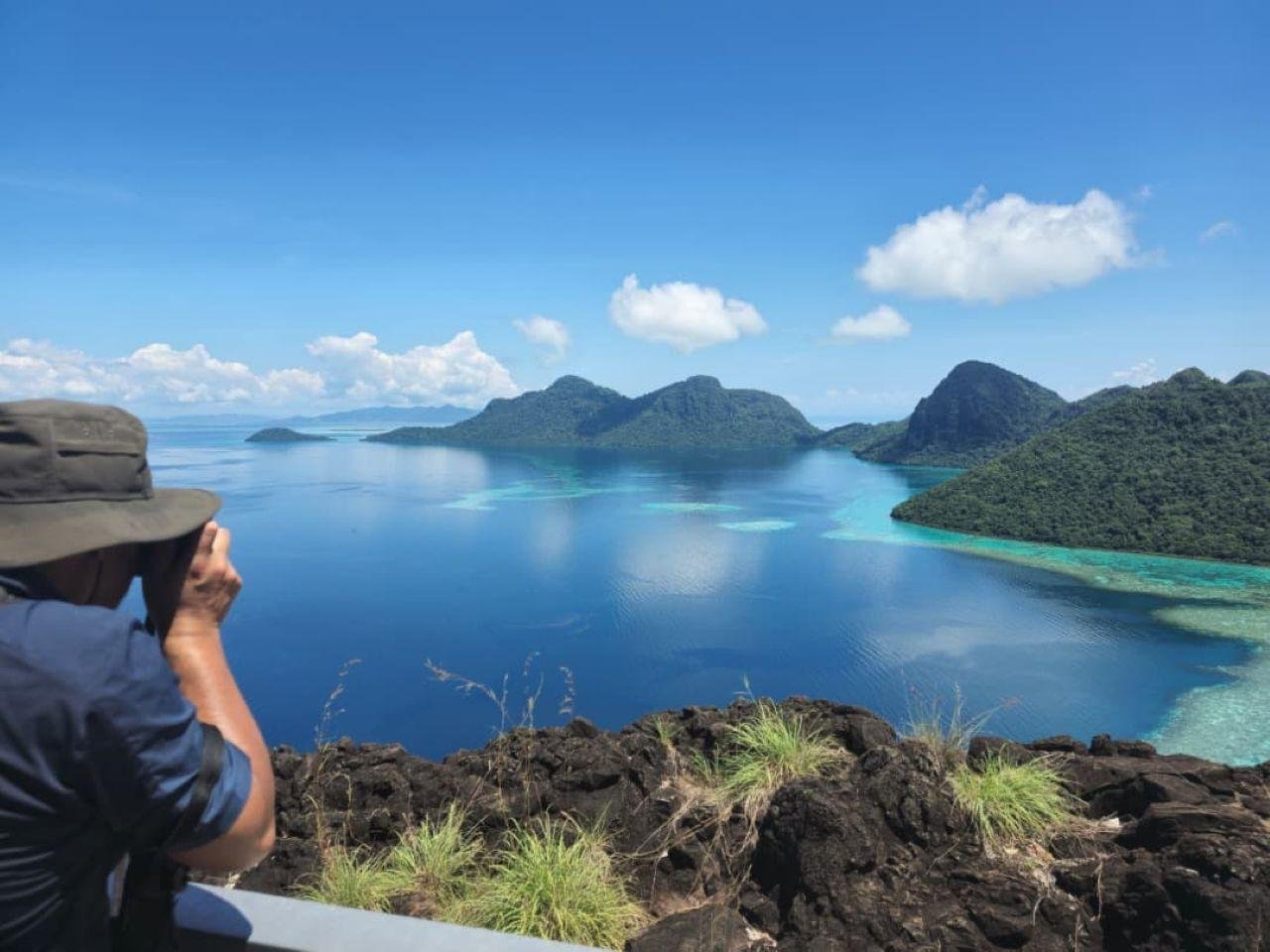 Tun Sakaran Marine Park: 3-Island Adventure with Snorkeling & Optional Summit Hike