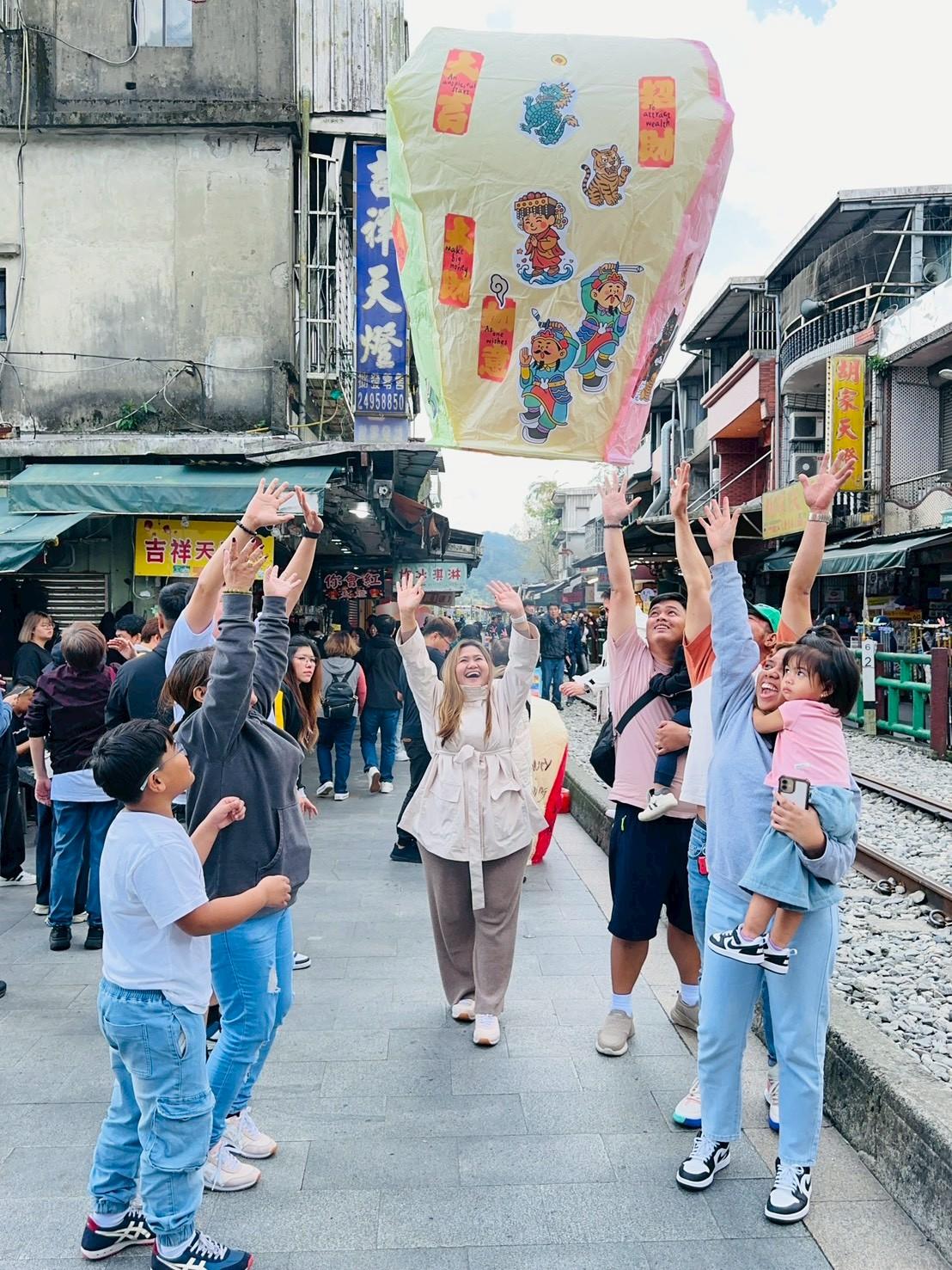 Pingxi Sky Lantern Release with Decoration Kit