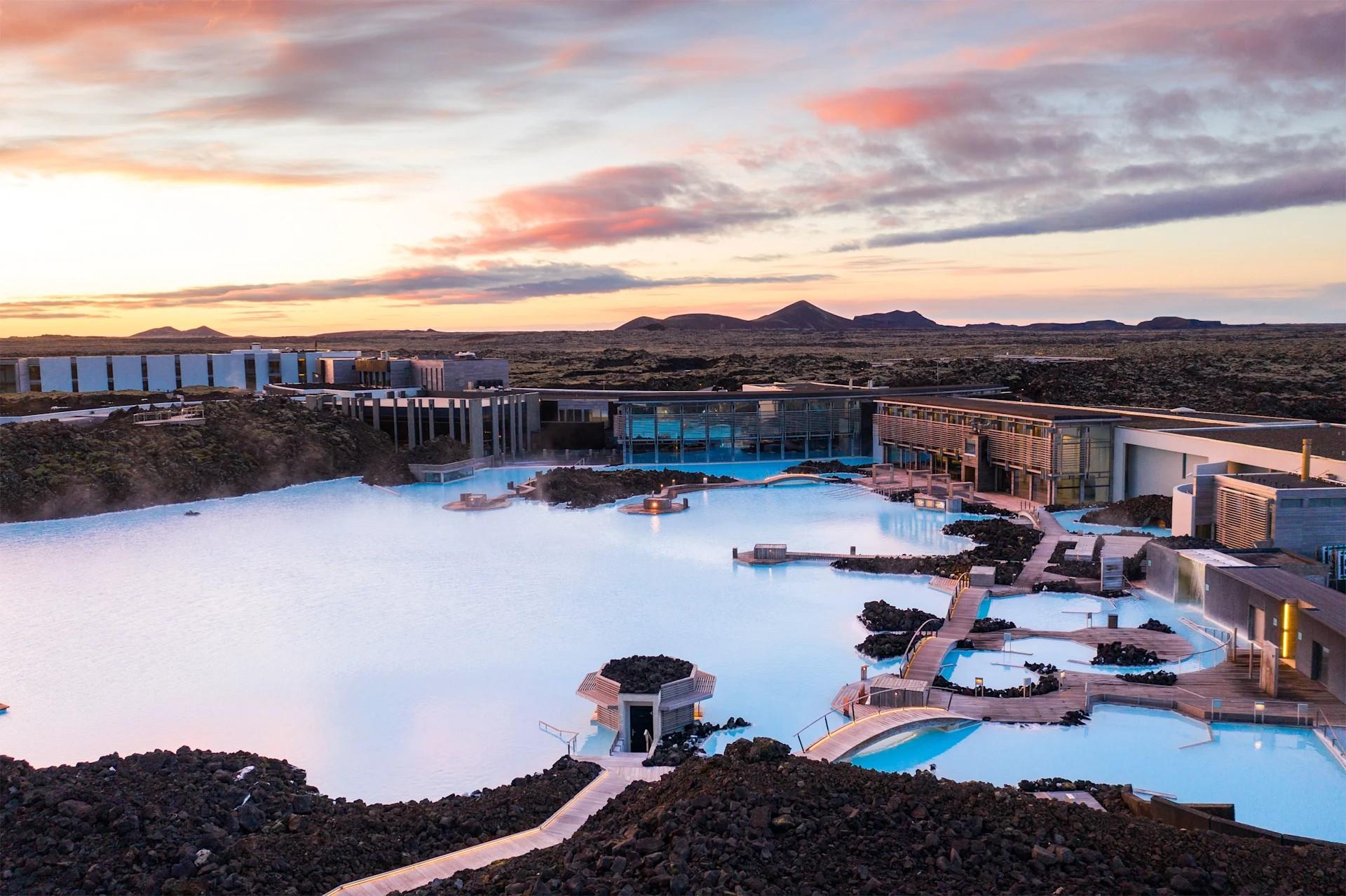 Blue Lagoon geothermal spa with the silica mud mask, Grindavik Iceland — photo 6