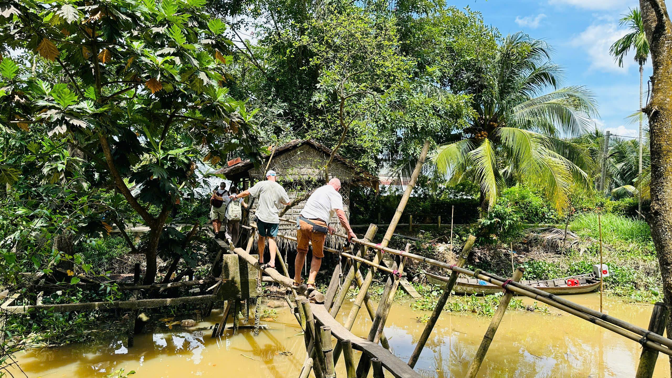 Mekong Delta Day Trip: Cai Rang Floating Market & Cồn Sơn Islet