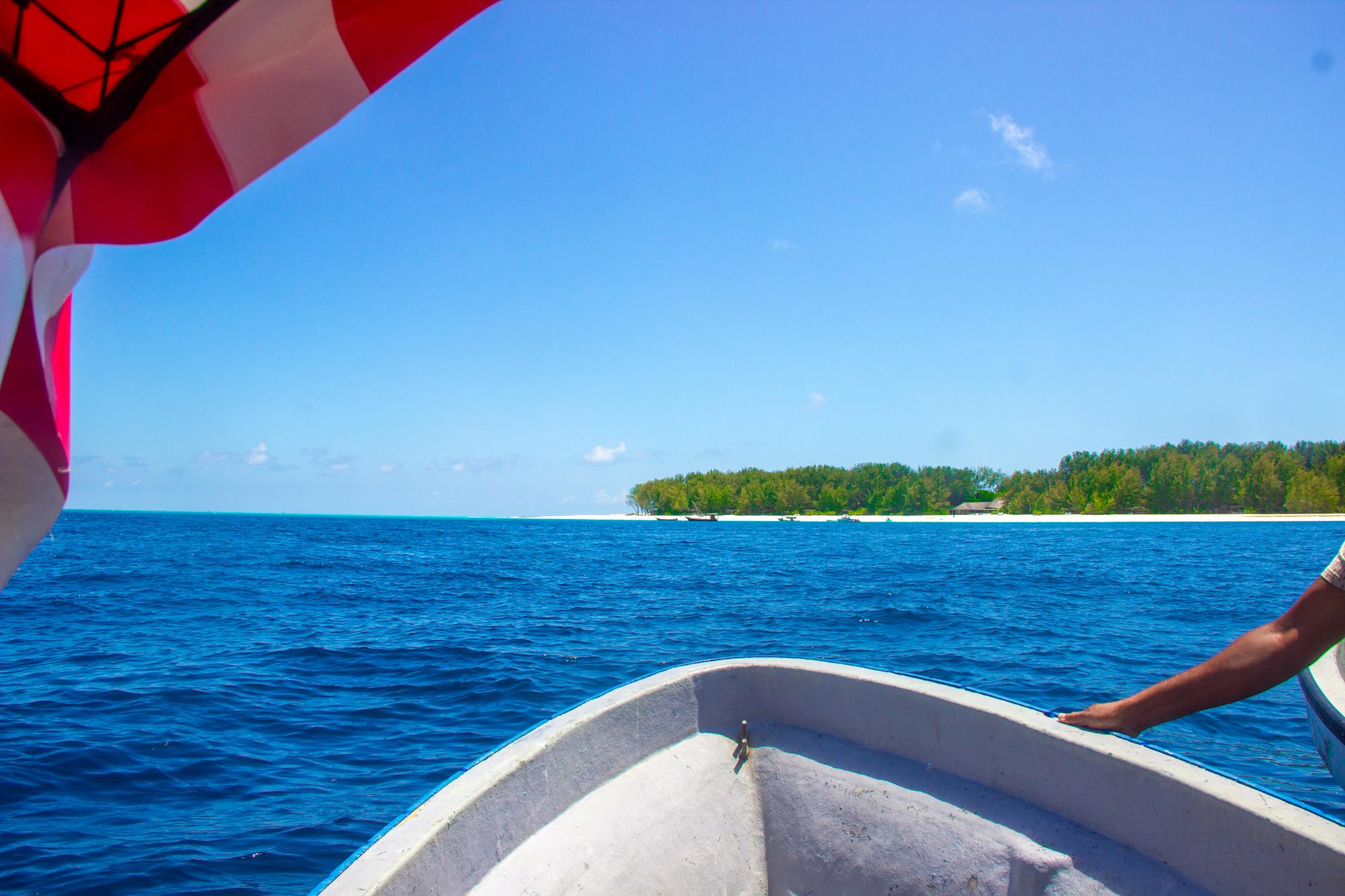 Zanzibar Mnemba Island Snorkeling & Boat Tour with Lunch