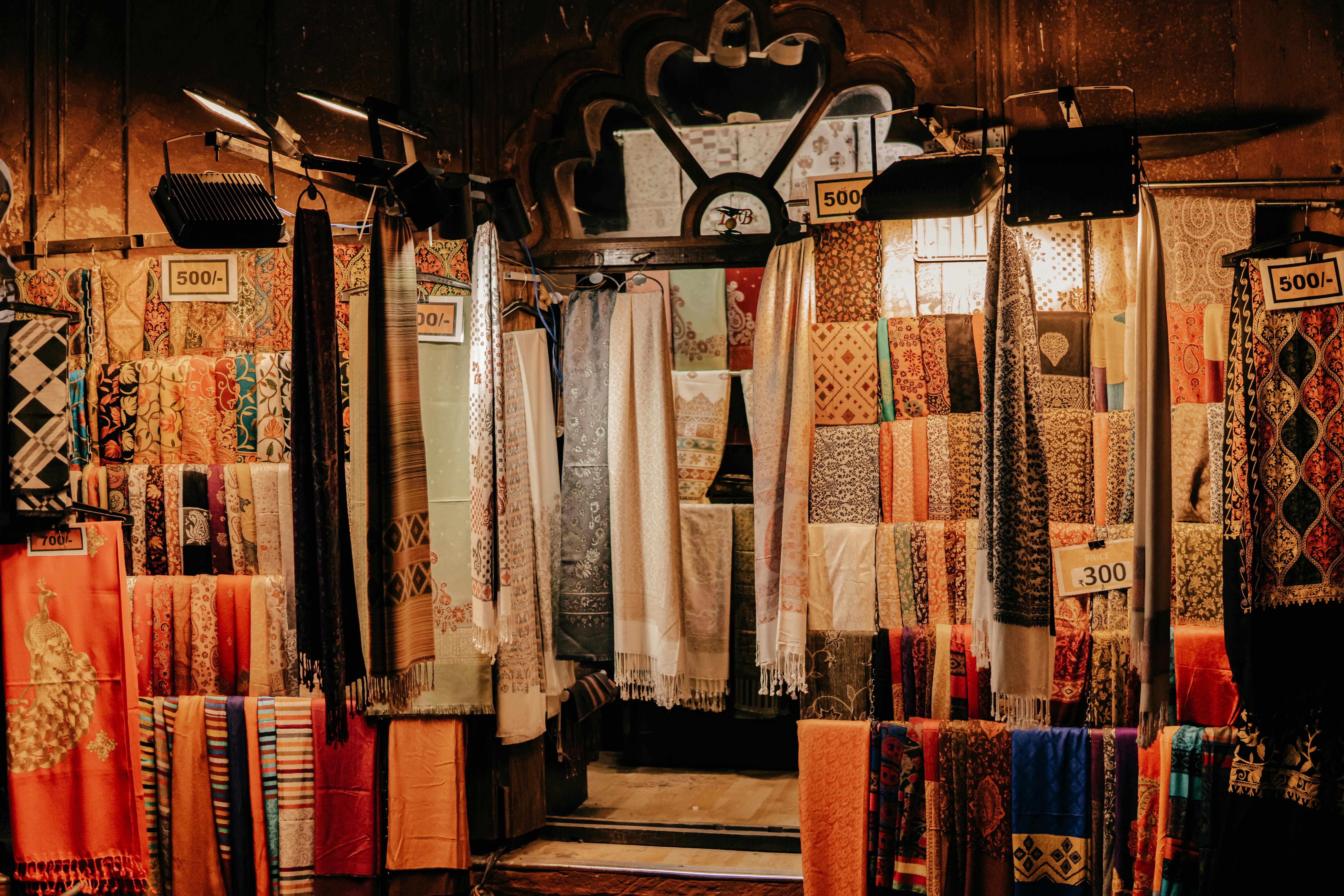 Delhi Personal Shopping Tour with Local Female Expert