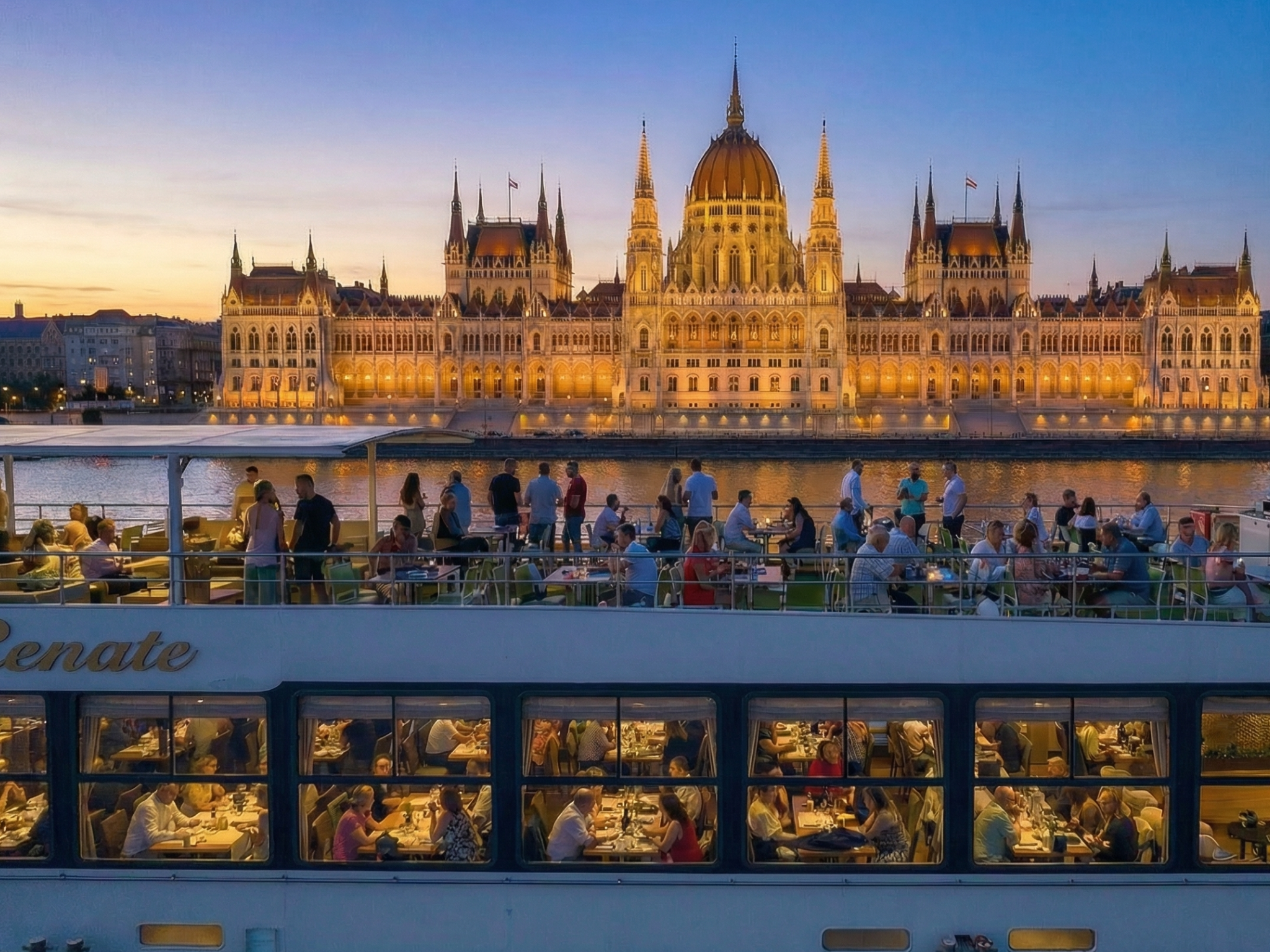 Budapest: 4-Course Dinner River Cruise with Live Folk Music