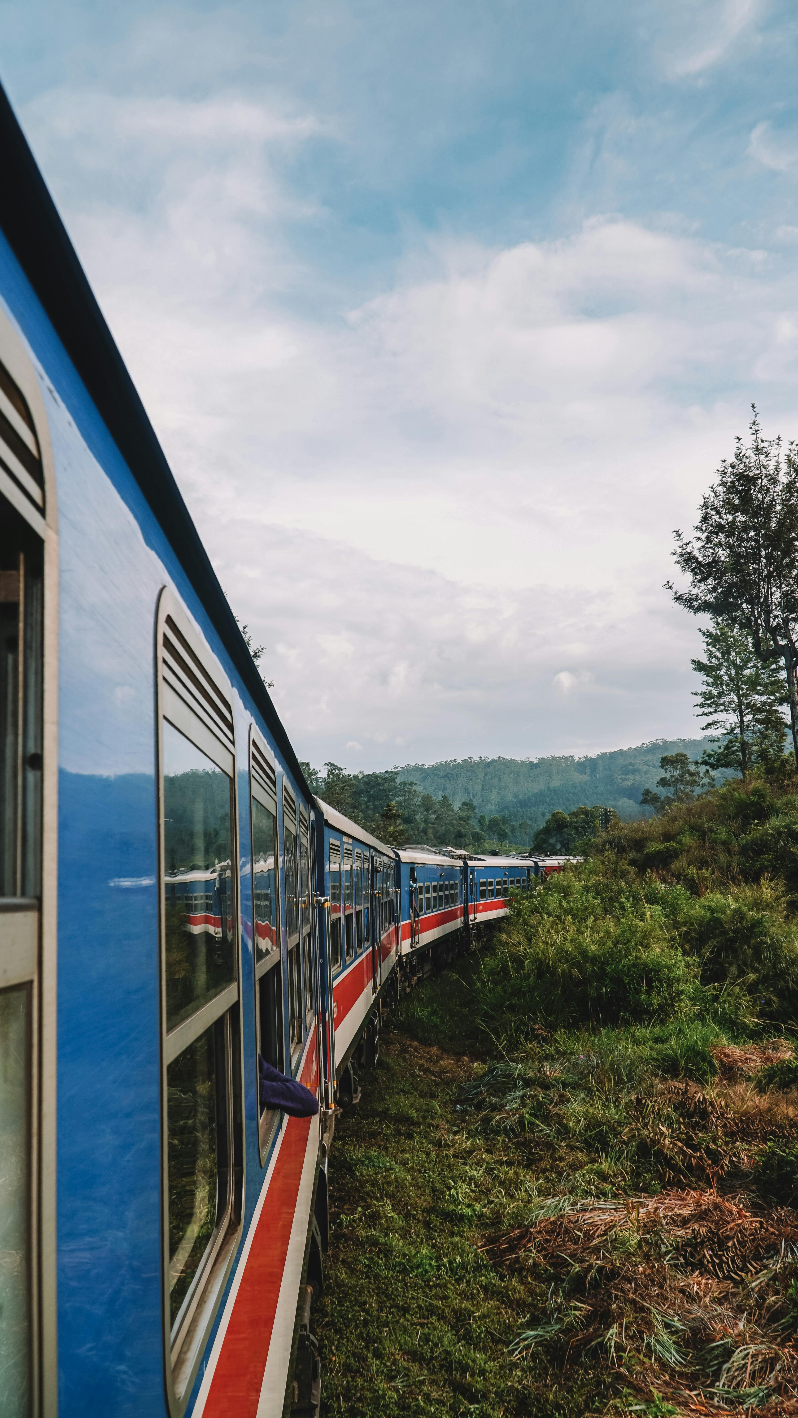 Sri Lanka: Private Guided Scenic Train Journey to Galle or Kandy