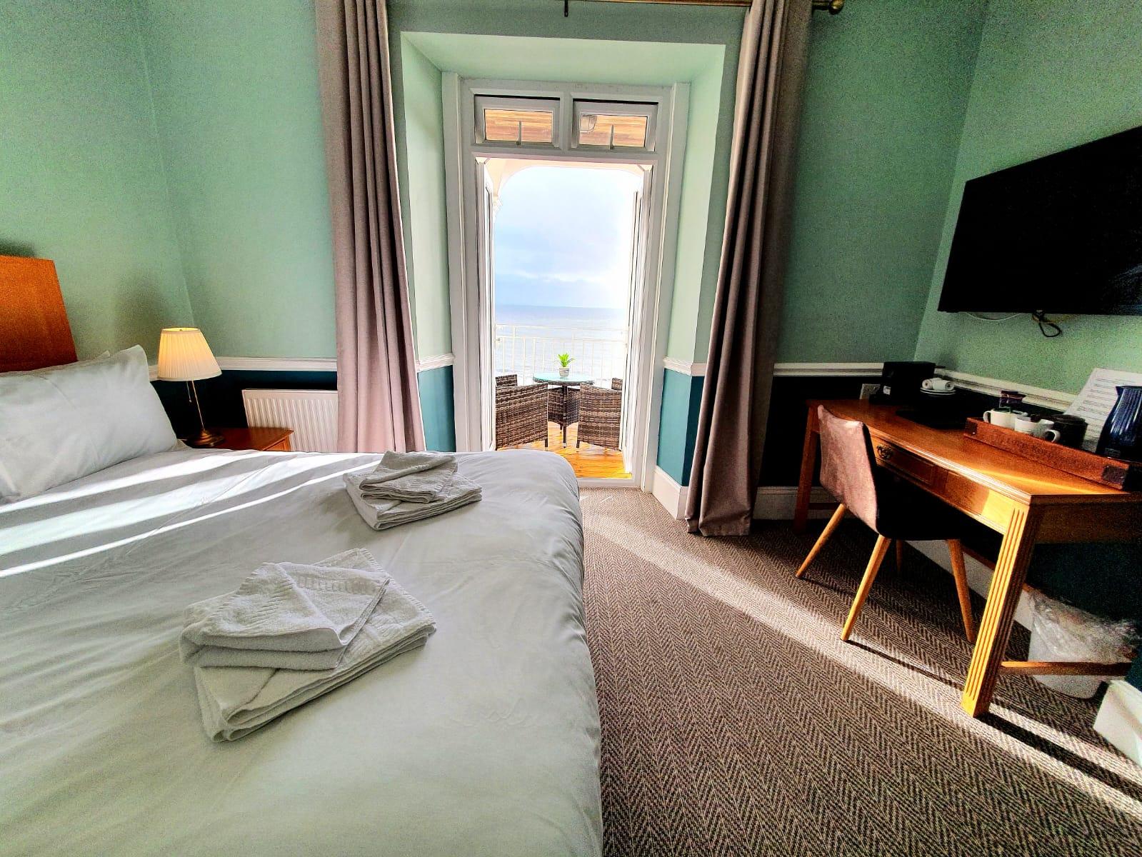 Isle of Wight 4-Day Coastal Getaway from London