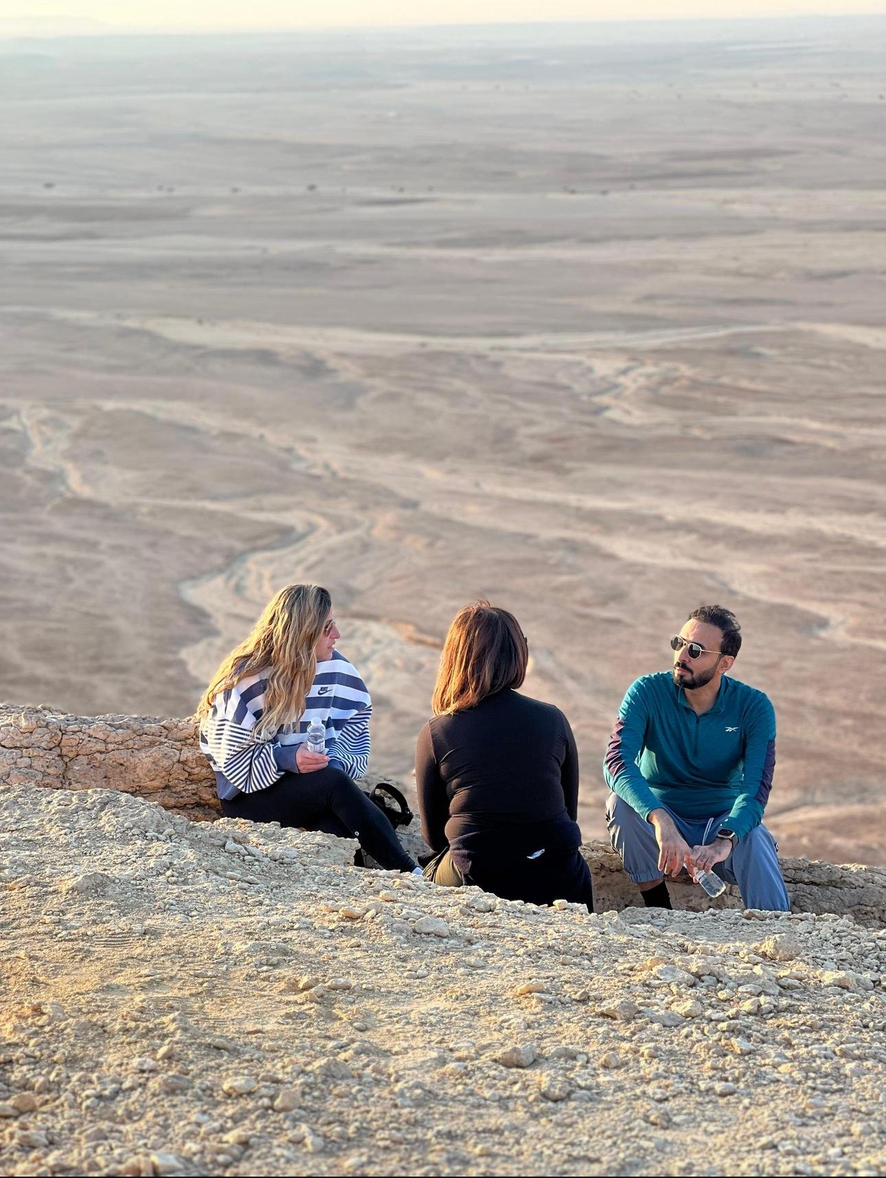 Riyadh Desert Expedition: Edge of the World, Camels & Stargazing