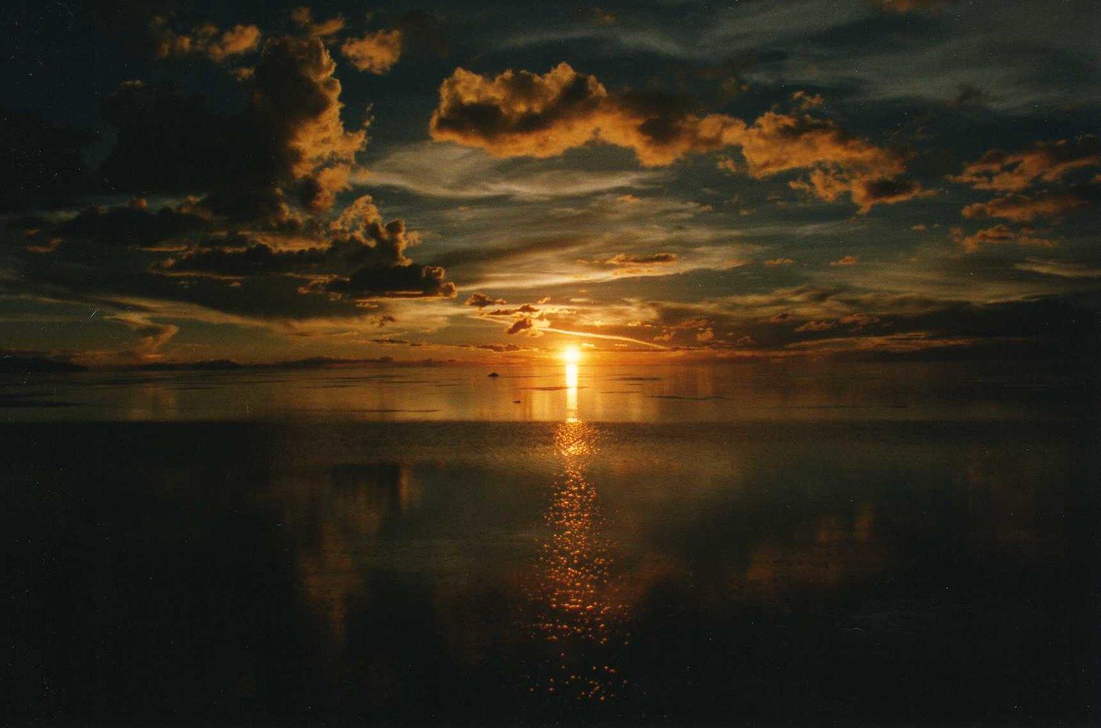 Uyuni Sunset & Starlight Photography Expedition