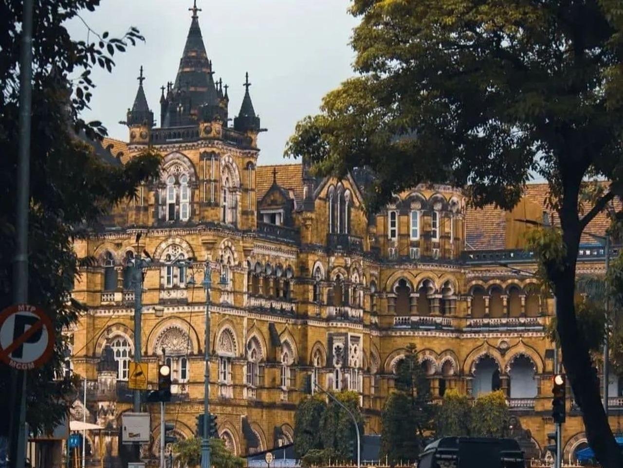Mumbai Private Bollywood Studio & City Sightseeing Tour