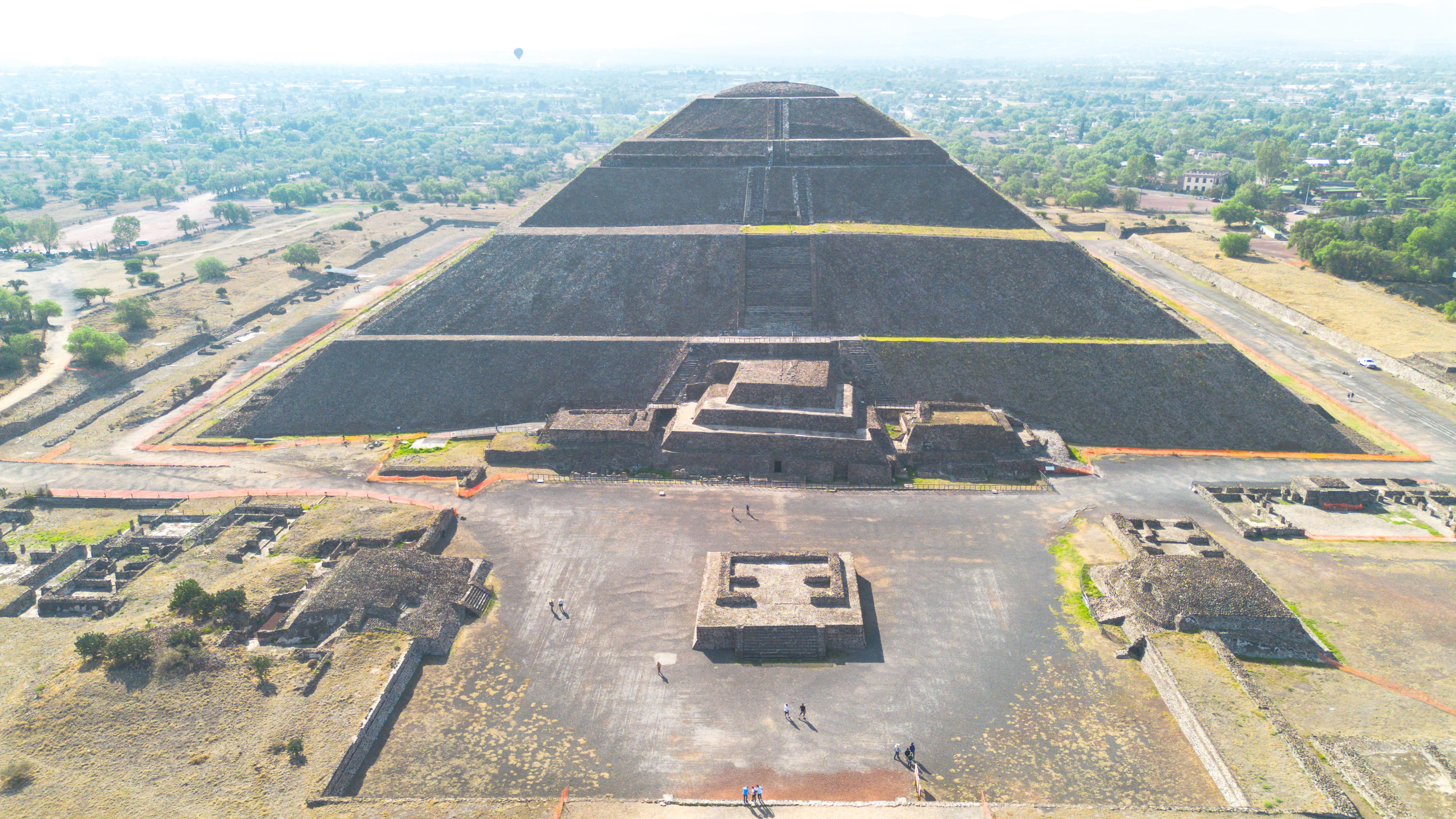 Teotihuacan, Tlatelolco & Guadalupe Shrine Full-Day Tour