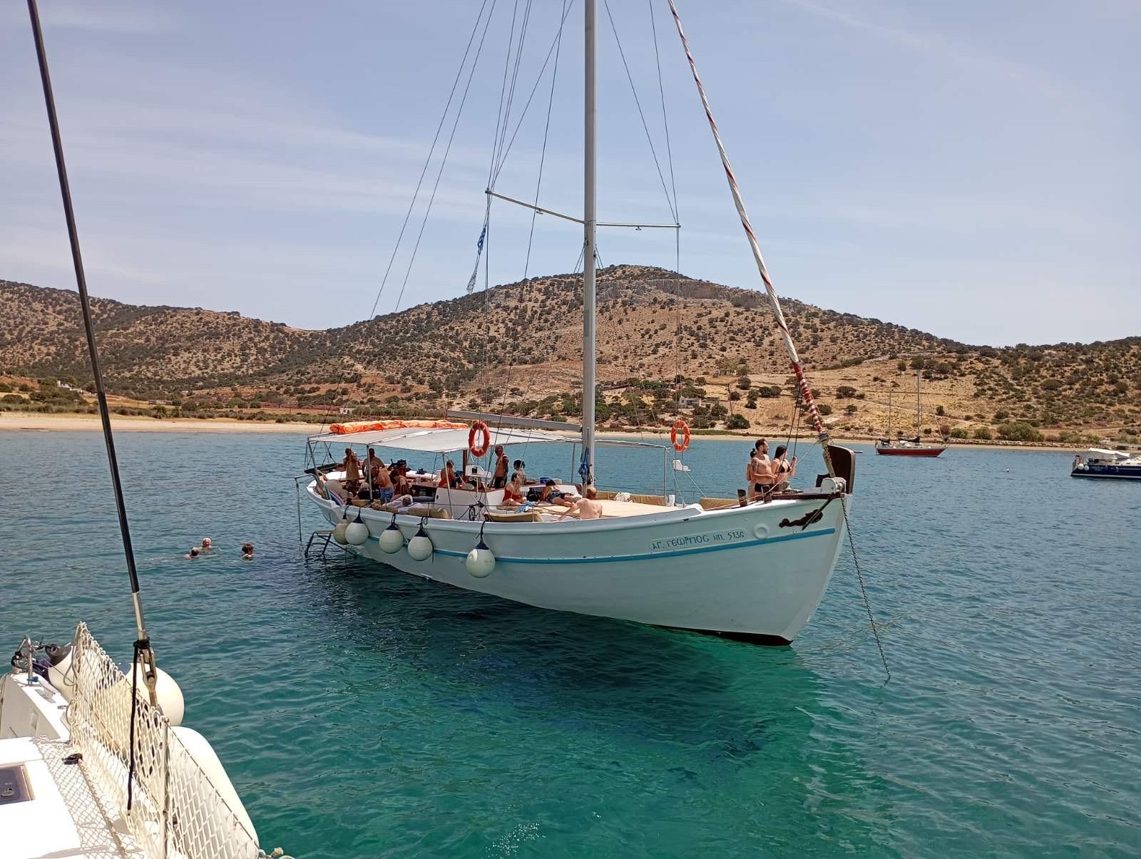 Antiparos Yacht Cruise with BBQ & Drinks
