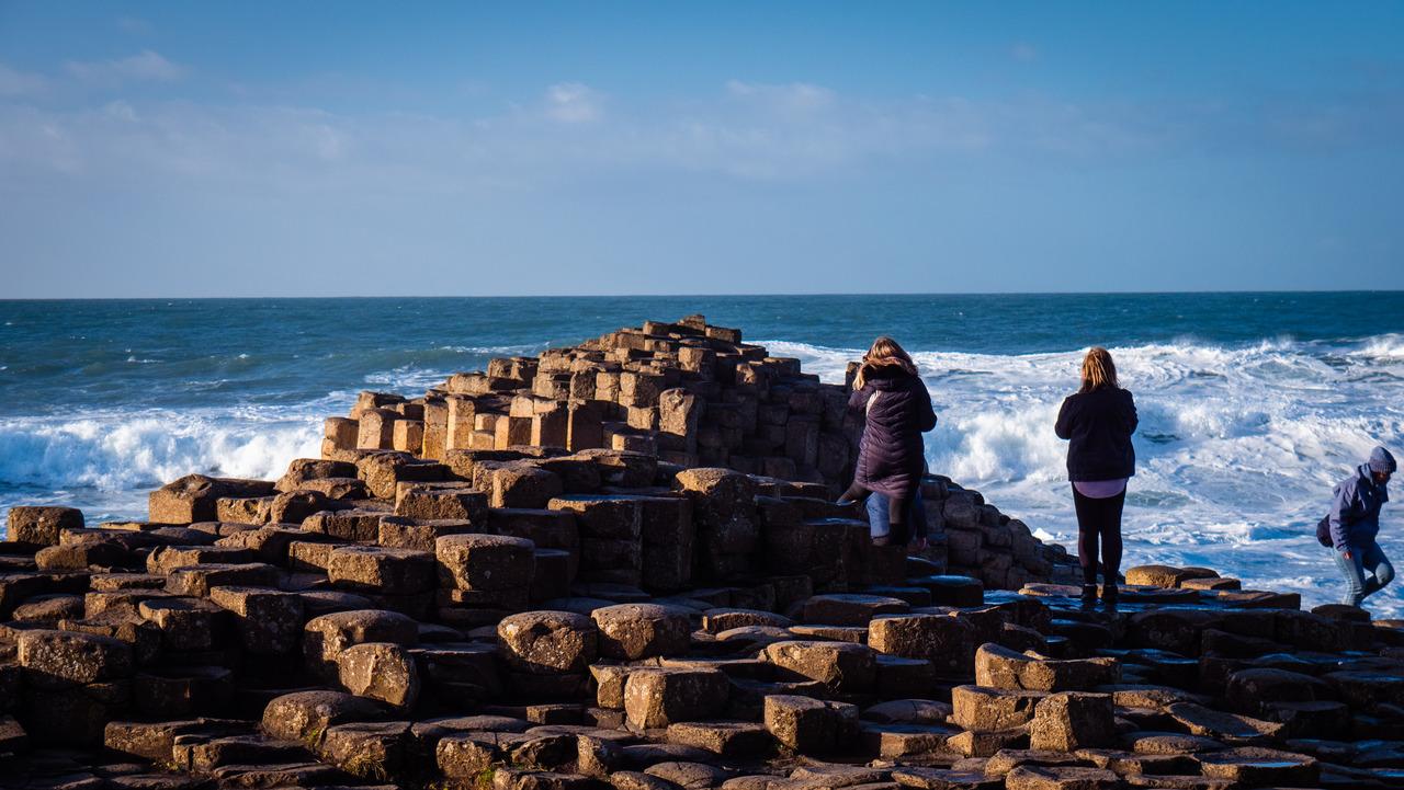 Belfast: Giant's Causeway Guided Tour Including Castles