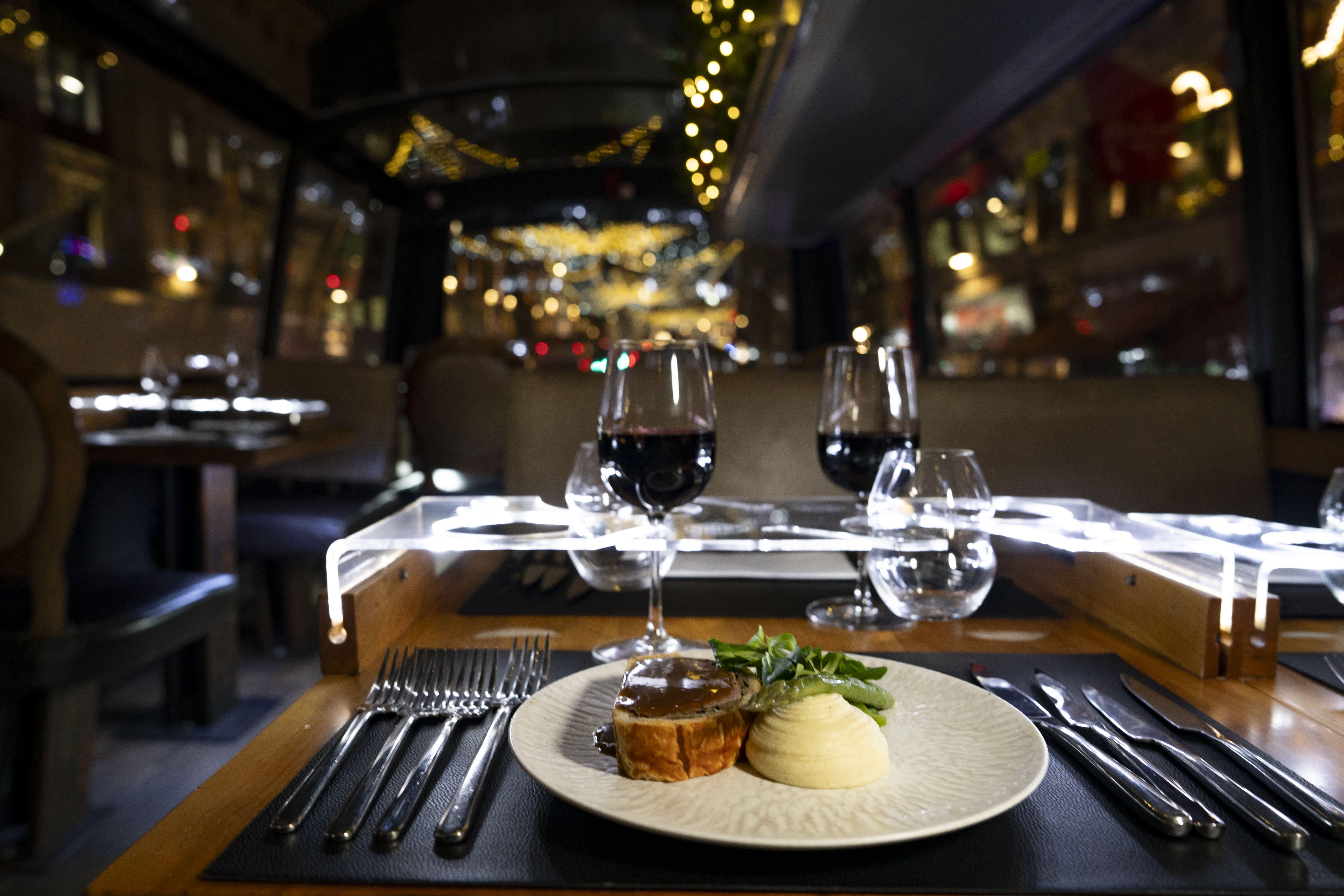 London: 6-Course Gourmet Dinner on a Luxury Coach