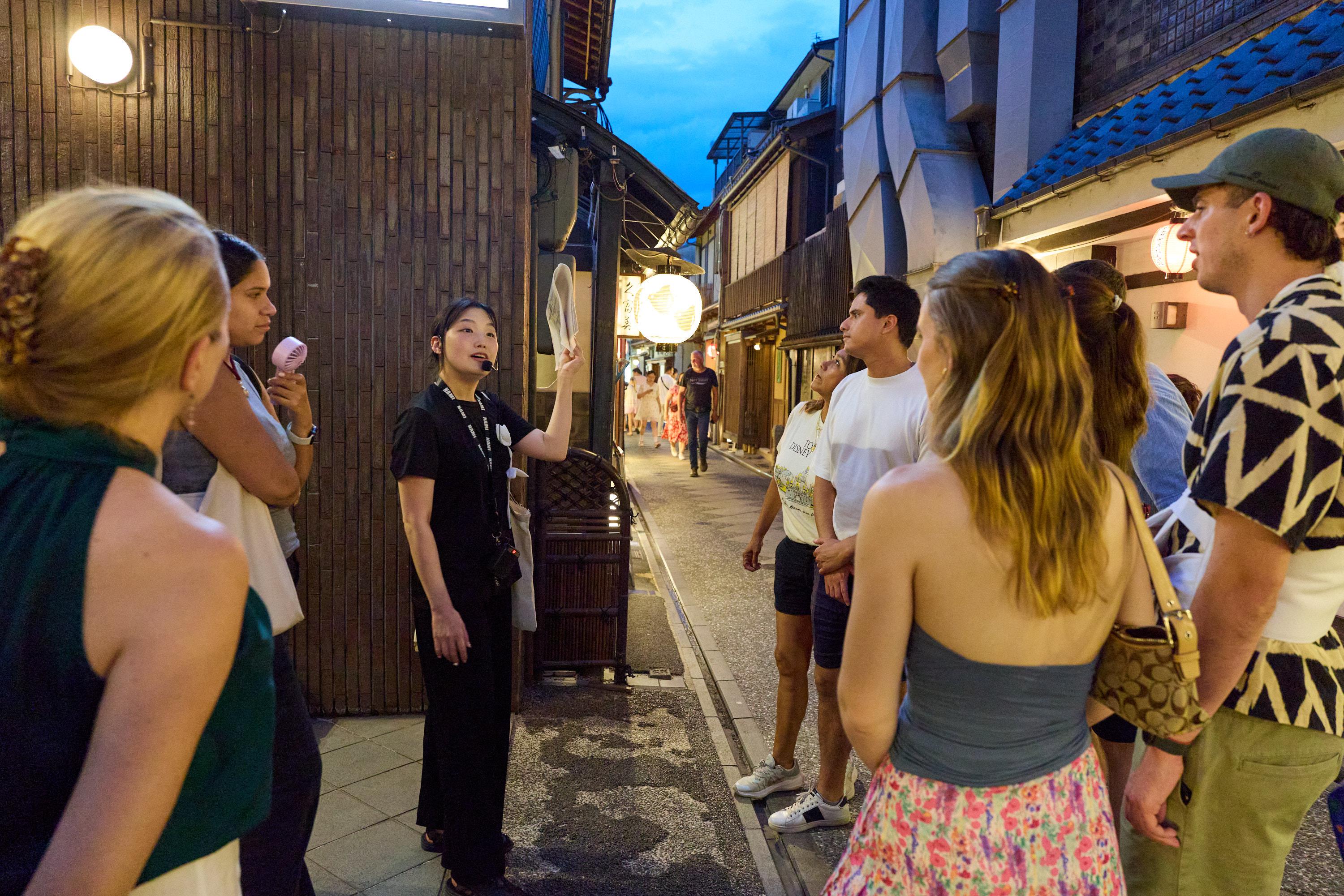 Kyoto: Evening Walking Tour of Gion’s Geisha District