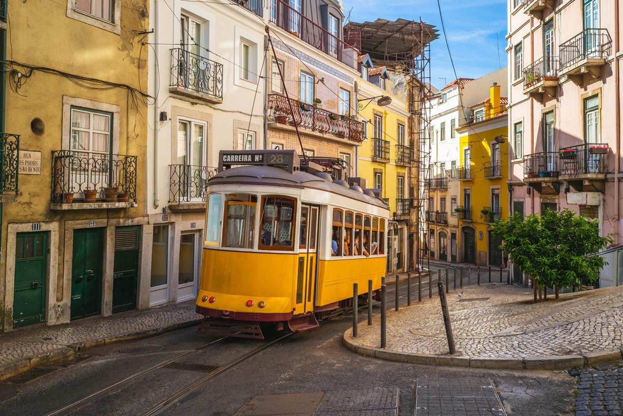 Lisbon tuk-tuk tour — Alfama miradouros and Old Town — image 4