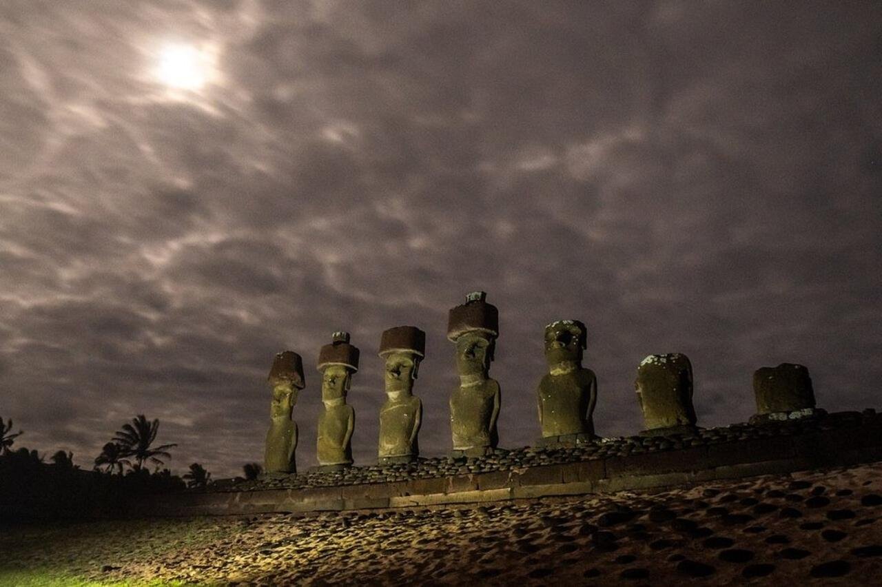 Rapa Nui stargazing tour — Easter Island night sky and moai — image 1