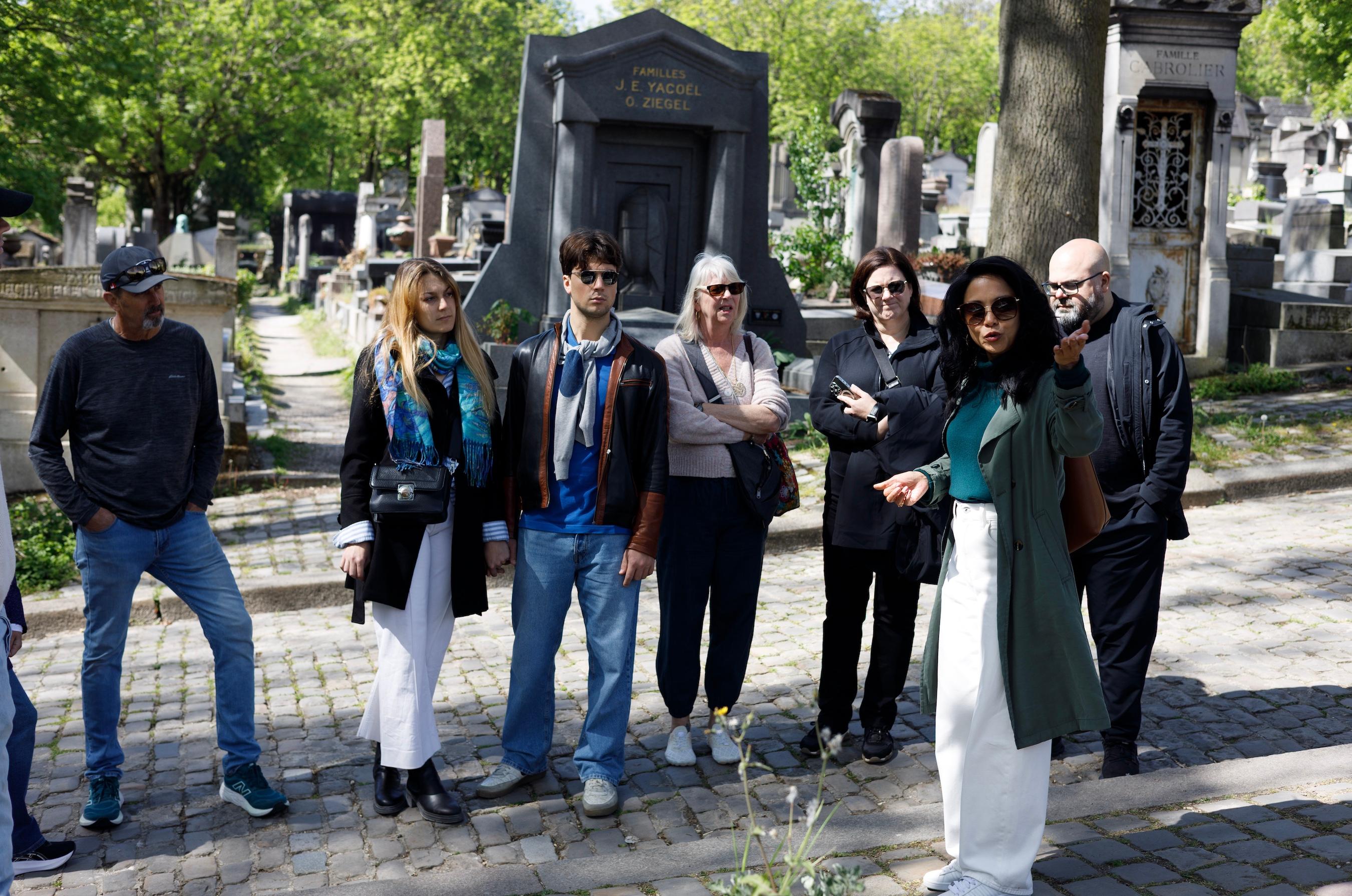 Paris: Père Lachaise Cemetery (Small Group Tour)