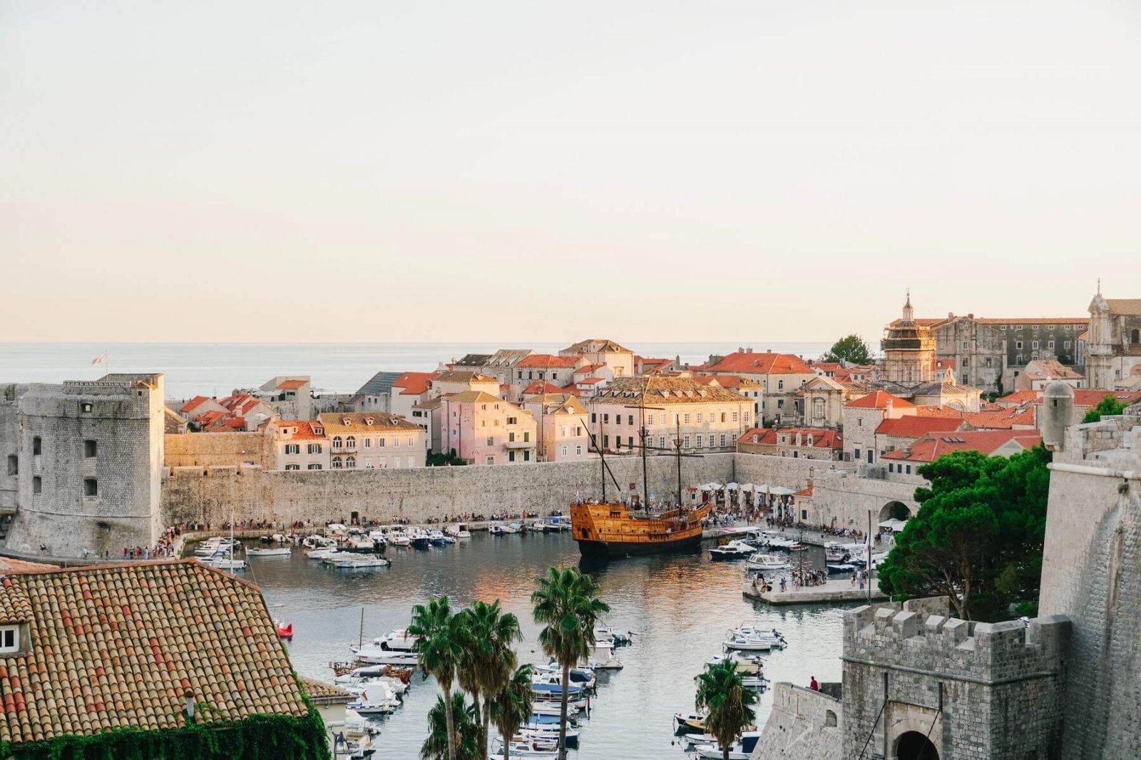 From Split & Trogir: Dubrovnik Tour with a Ston Stop