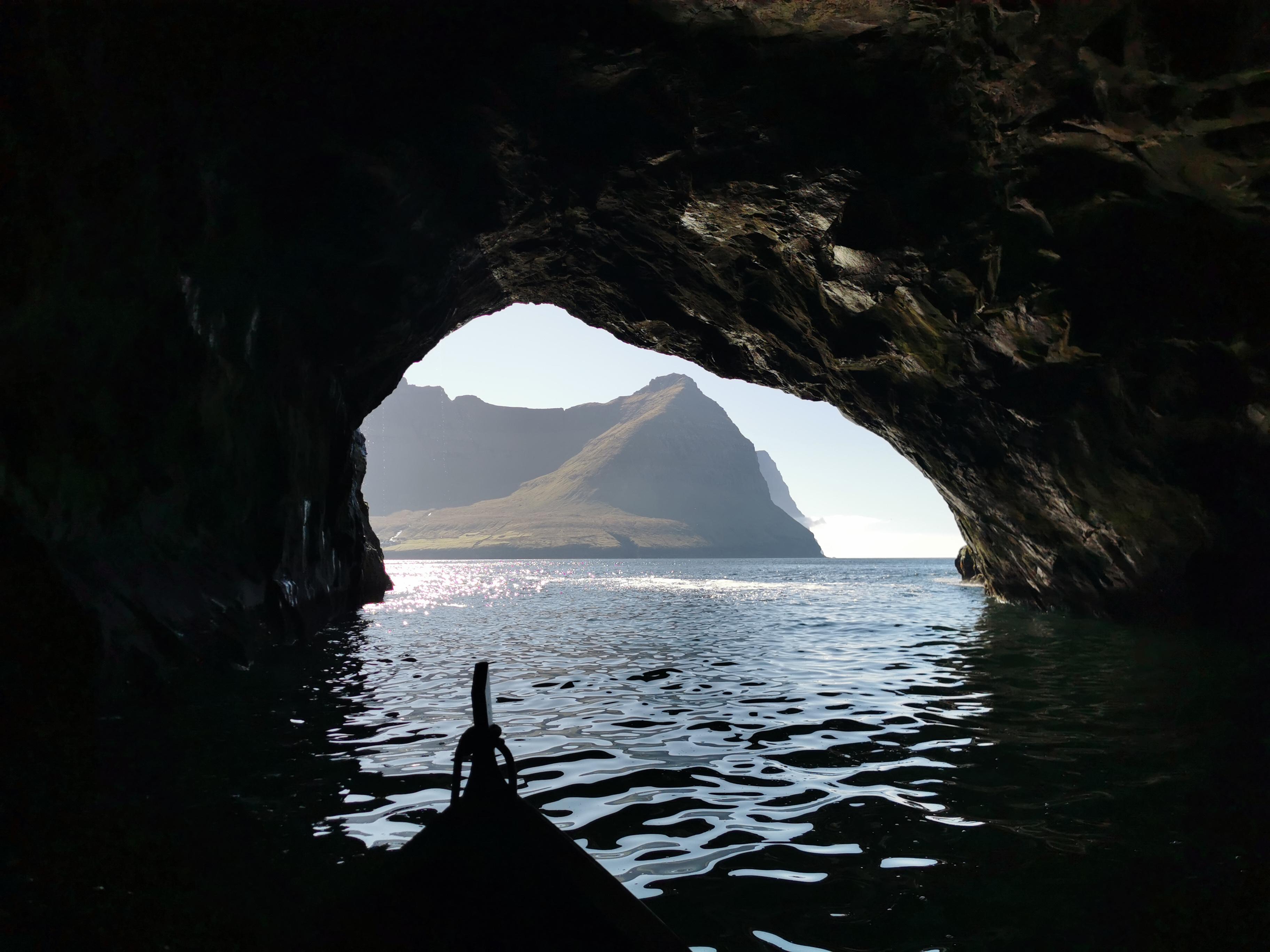 Seabirds, Seals & Seacaves Boat Tour from Hvannasund