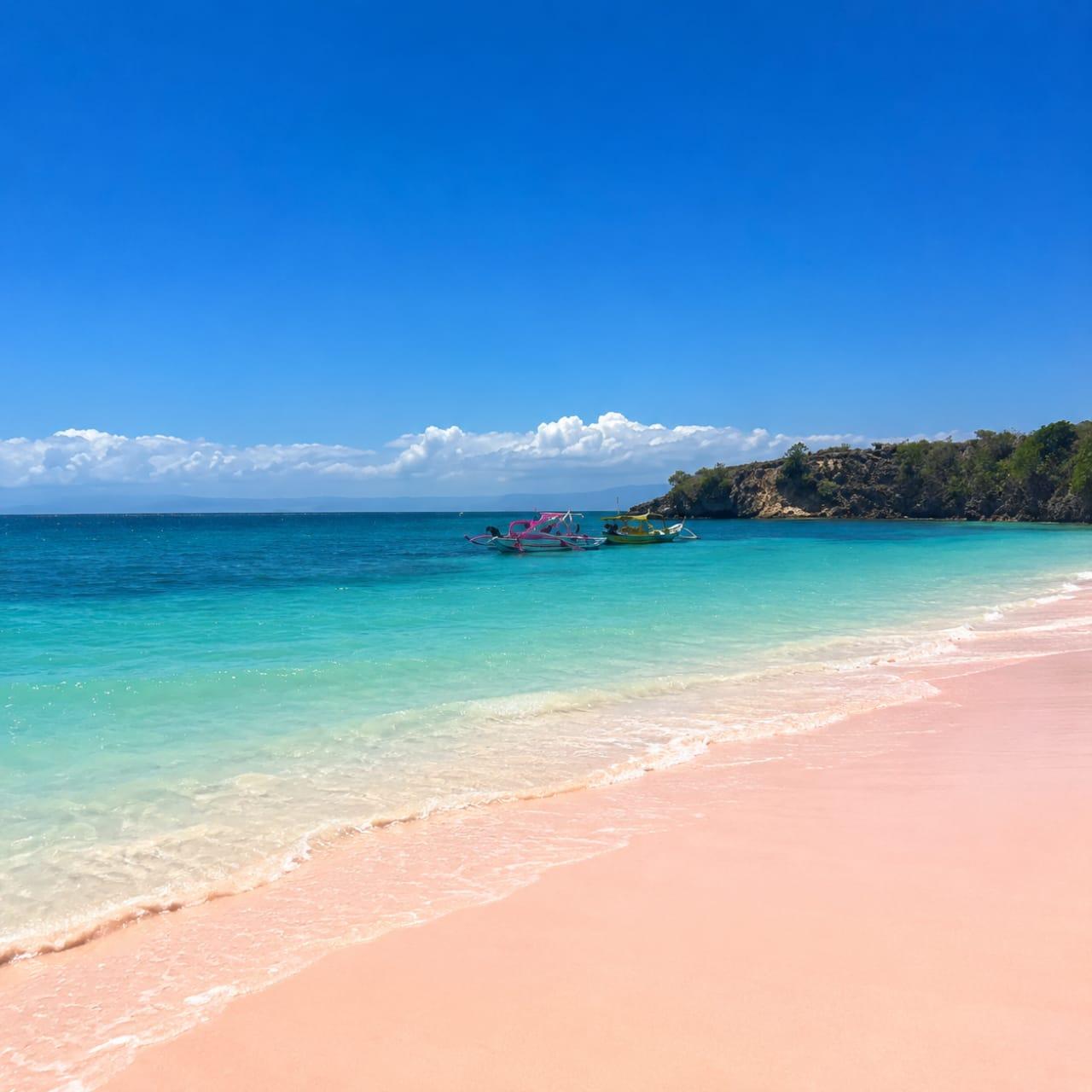 Pink Beach & Gili Petelu Snorkeling Boat Trip