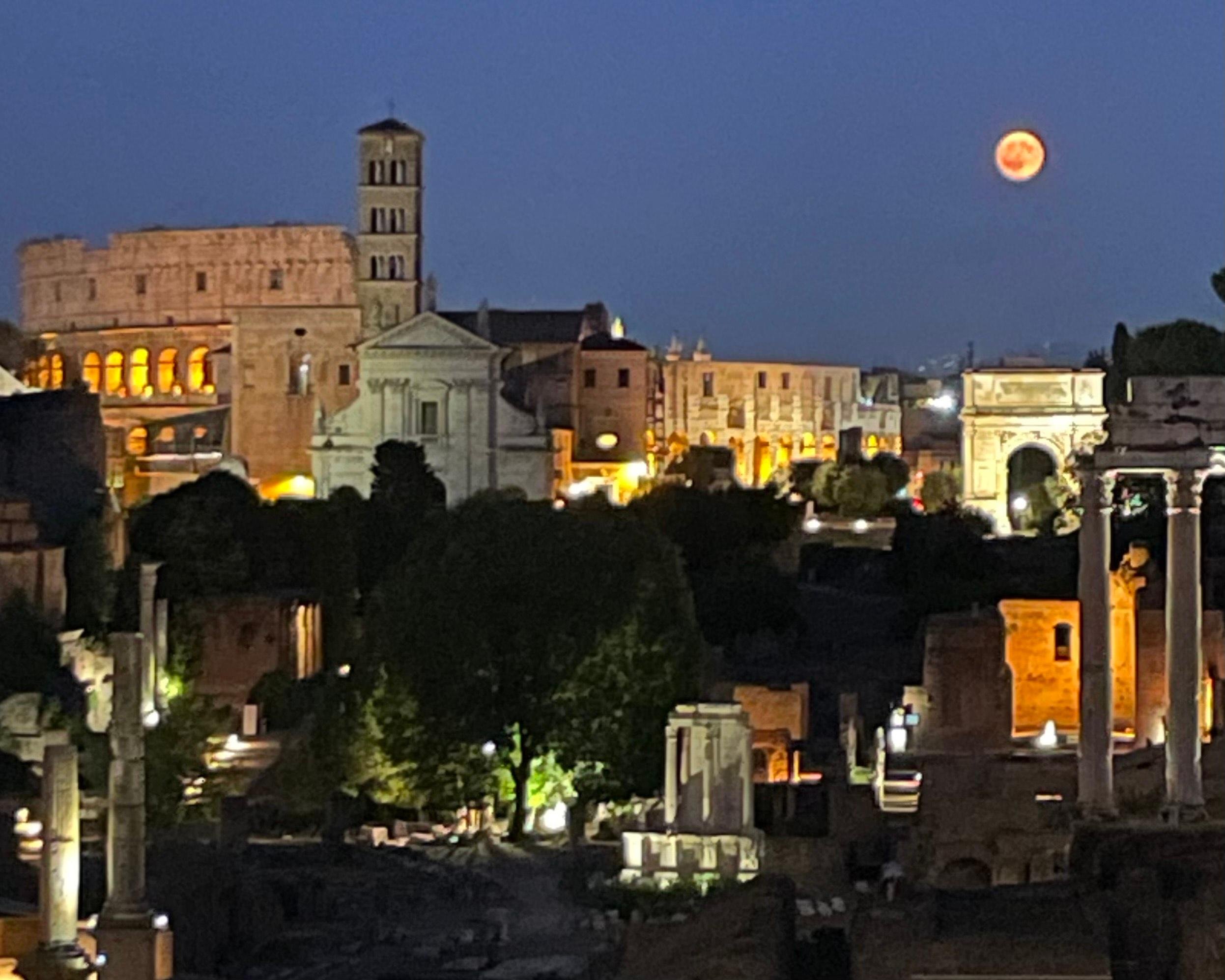 Rome: After-Dark Colosseum and City Walking Tour